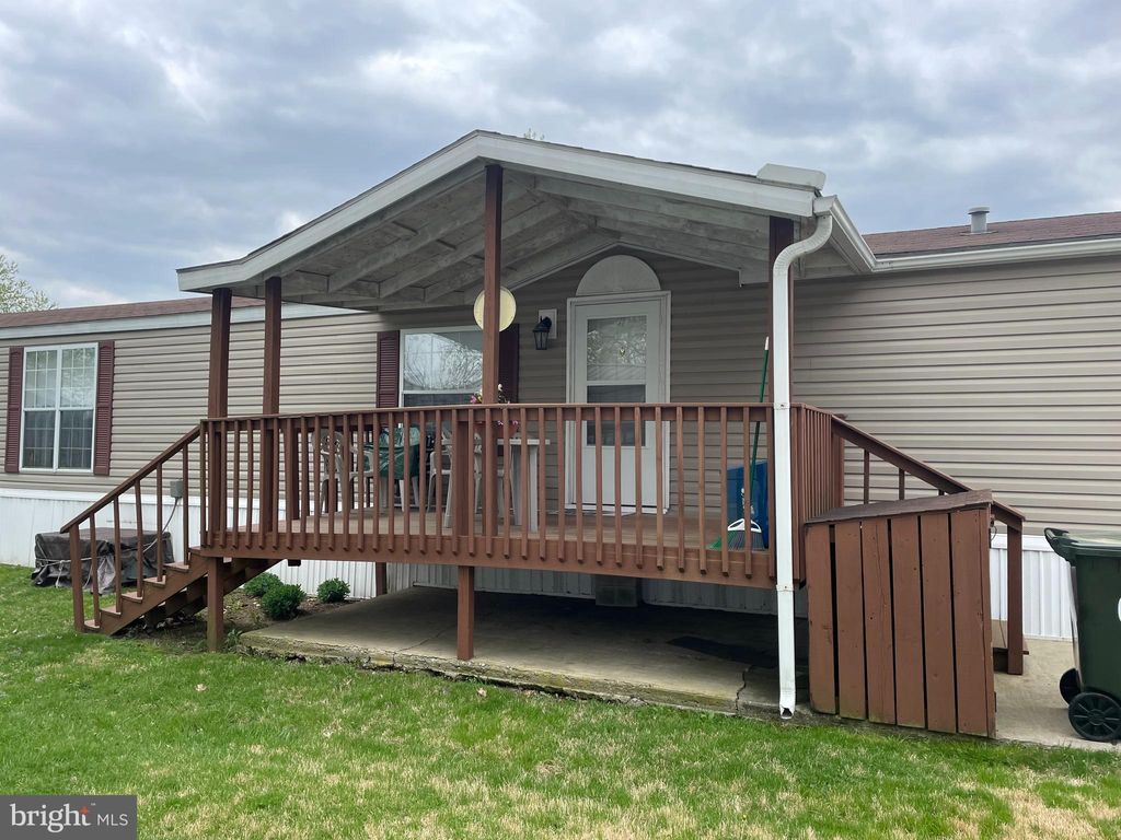 Photo of 24 E OPAL DR, LITITZ, PA 17543 (MLS # PALA2033674)