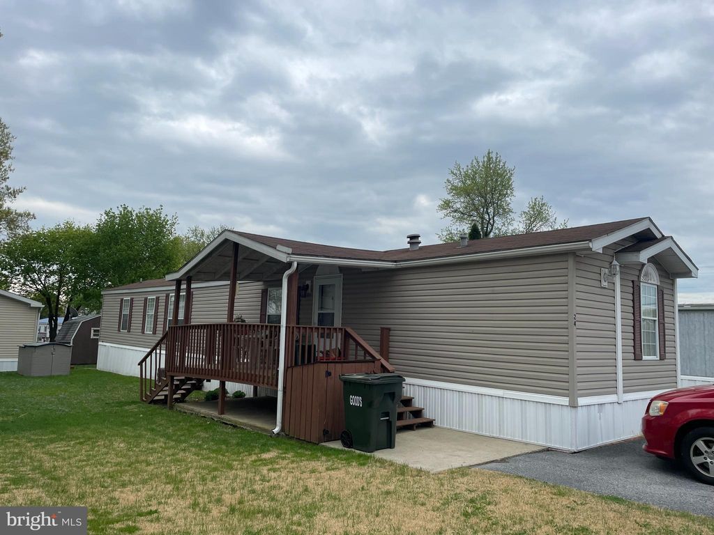 Photo of 24 E OPAL DR, LITITZ, PA 17543 (MLS # PALA2033674)