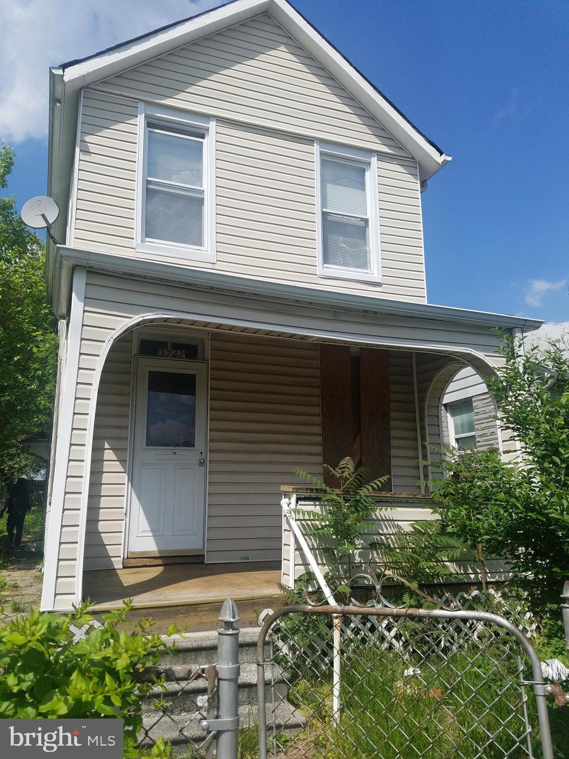 REDUCED! Bring ALL Offers! Investor Special, their loss your gain! Some Renovations started. Spacious SF home in need of minor renovations. New windows (boarded for security). Large Dining and Living Rooms, perfect for family gatherings. ARV $140-160K. This won't last long. Bring ALL Offers!