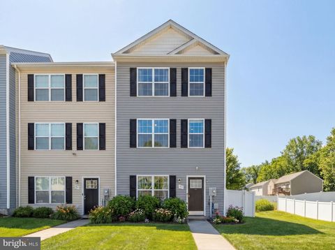 37 KNOWLEDGE COURT INWOOD WV 25428