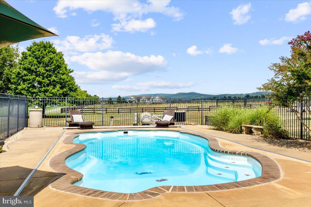3938 CHERRY LANE