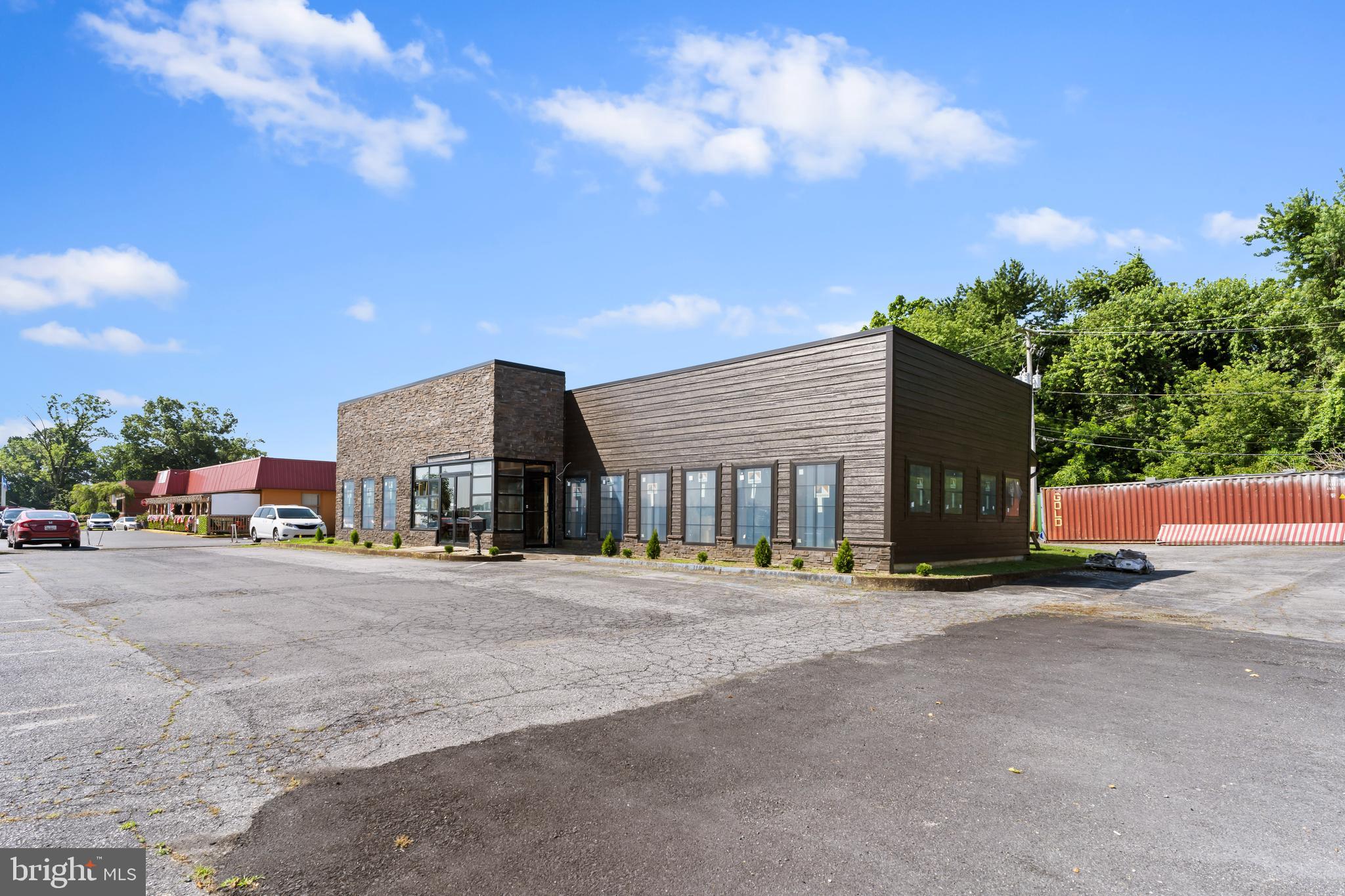 902 N FRONT STREET