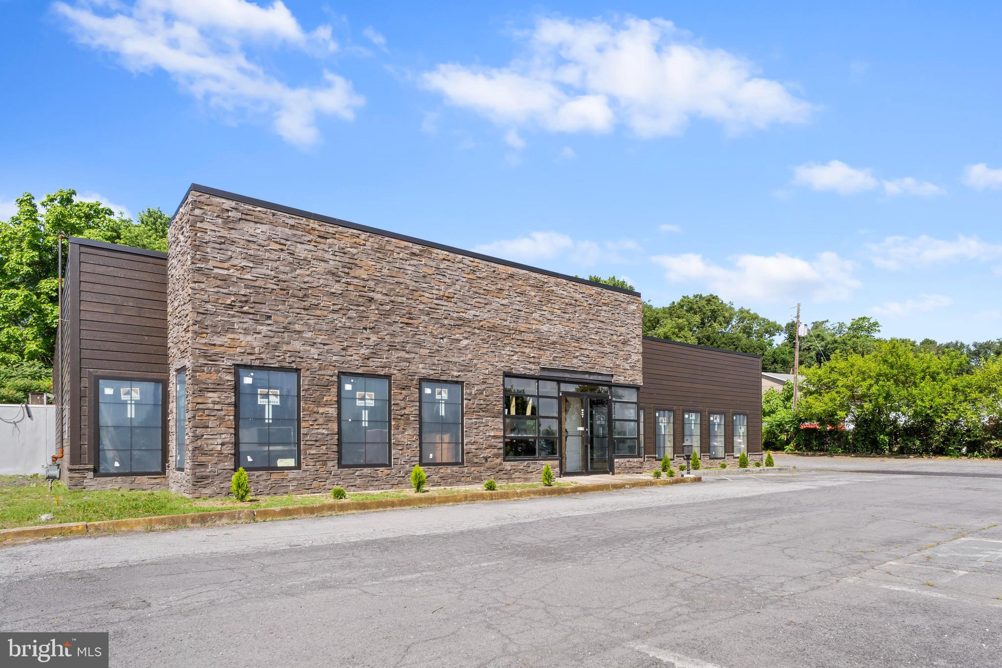 902 N FRONT STREET