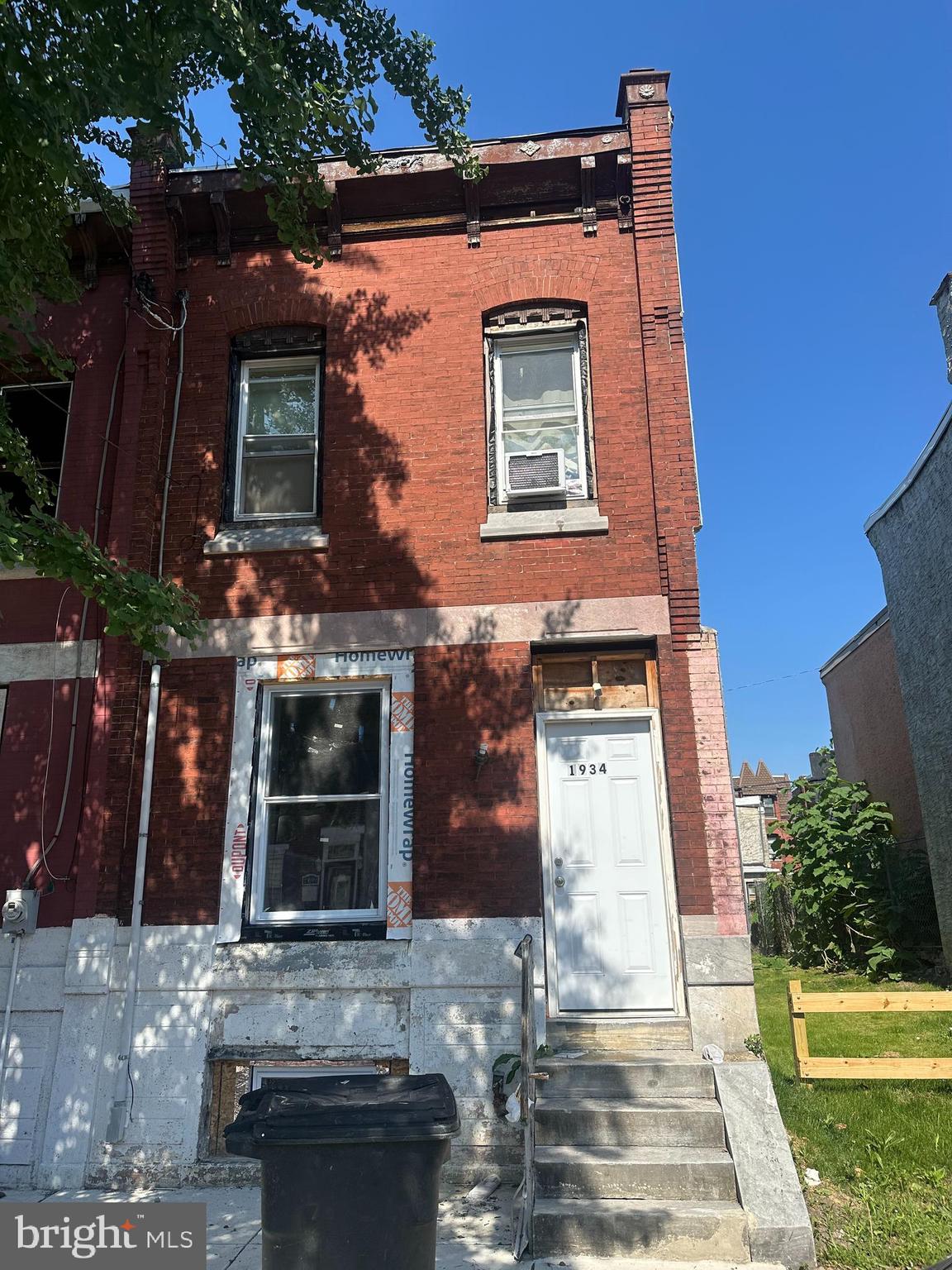Don't miss this opportunity for this newly listed home in this Brewerytown neighborhood. This 2 story home has newly installed floor and many systems upgrades. The neighborhood is growing. Come and grow with it.