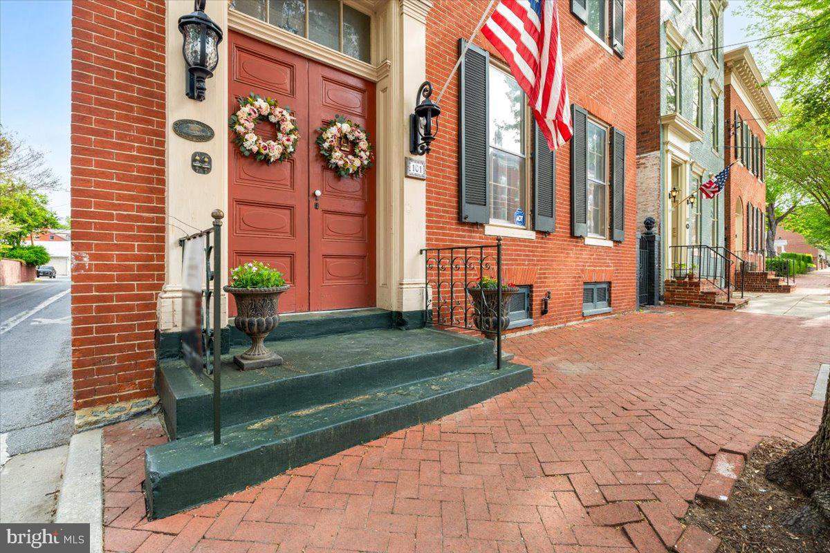 101 E 2ND STREET