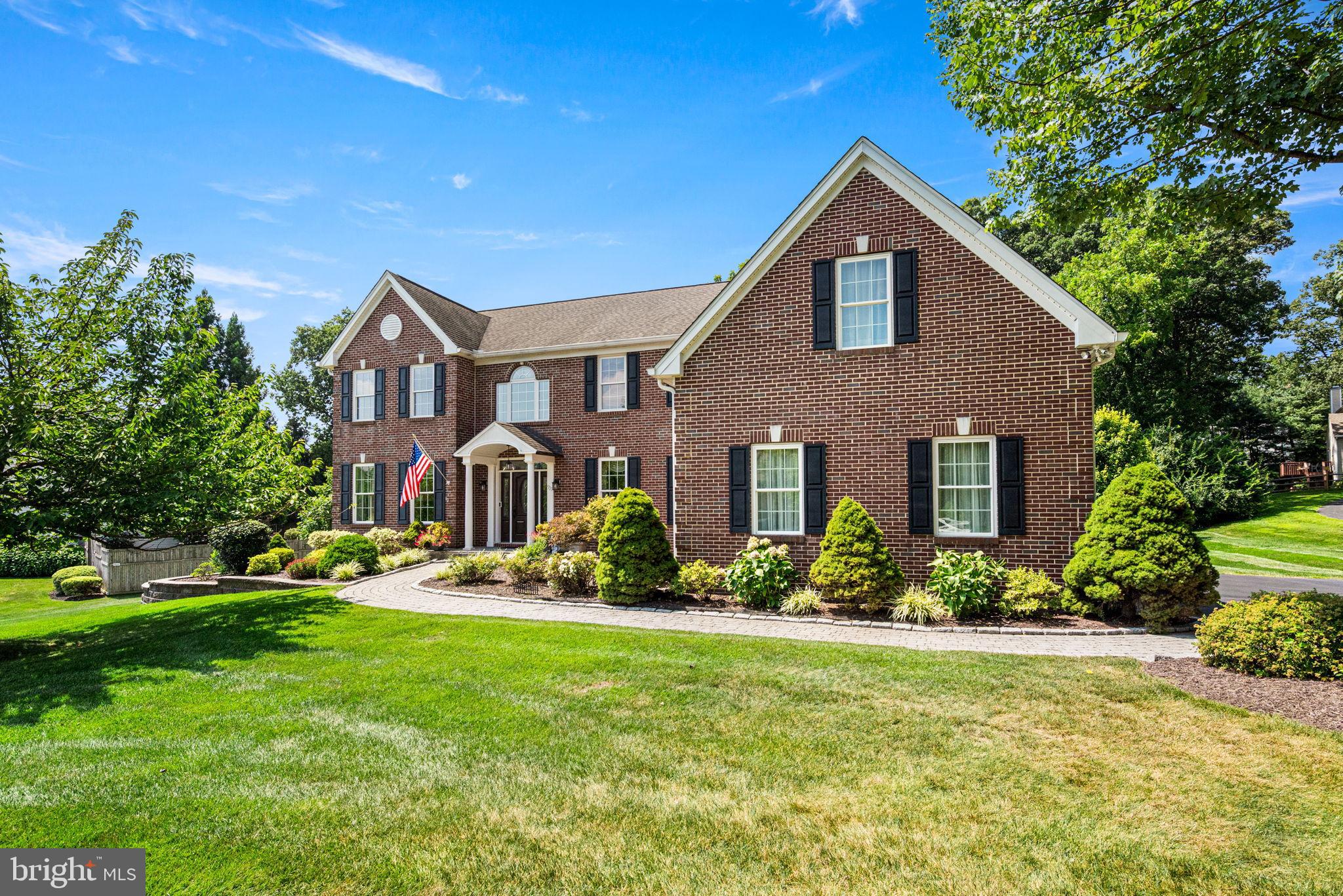 929 GRANDVIEW DRIVE