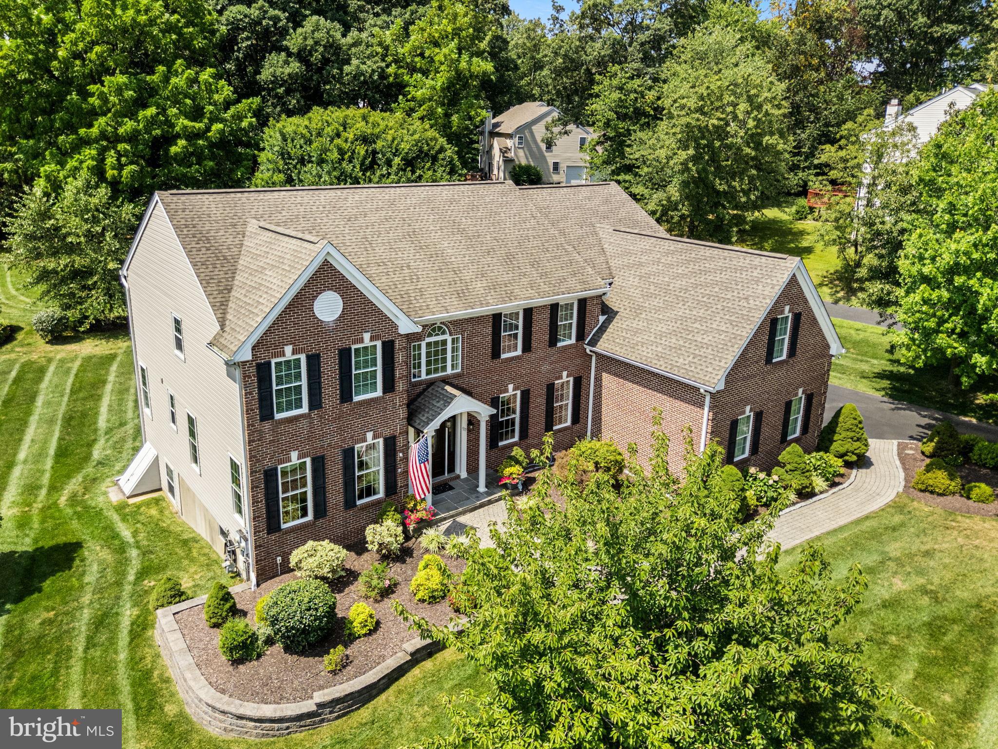 929 GRANDVIEW DRIVE