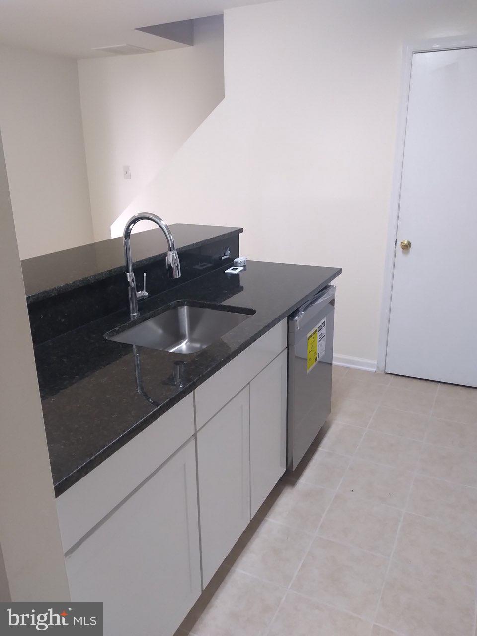 CARRIAGE WALK - Residential Lease