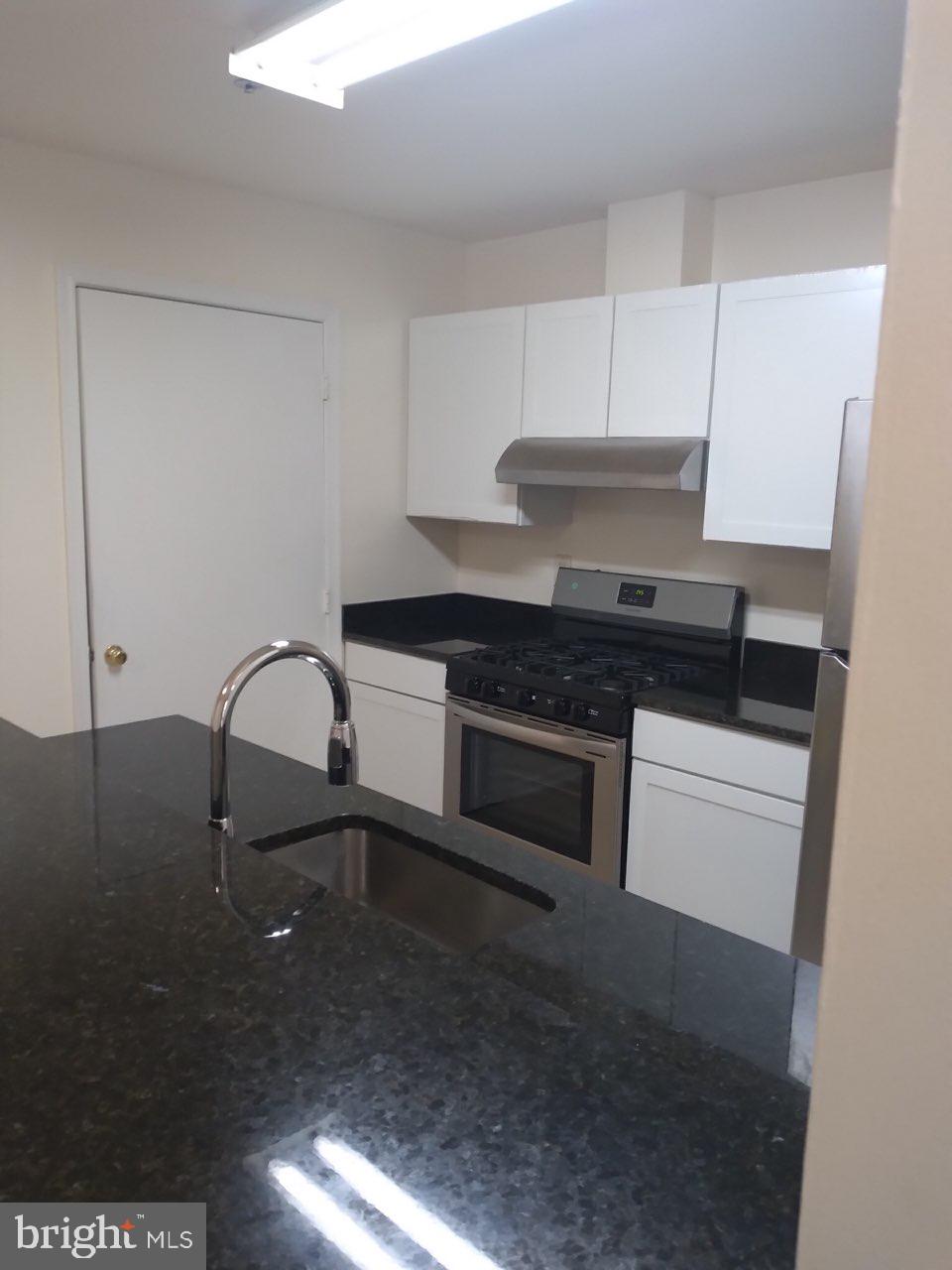 CARRIAGE WALK - Residential Lease