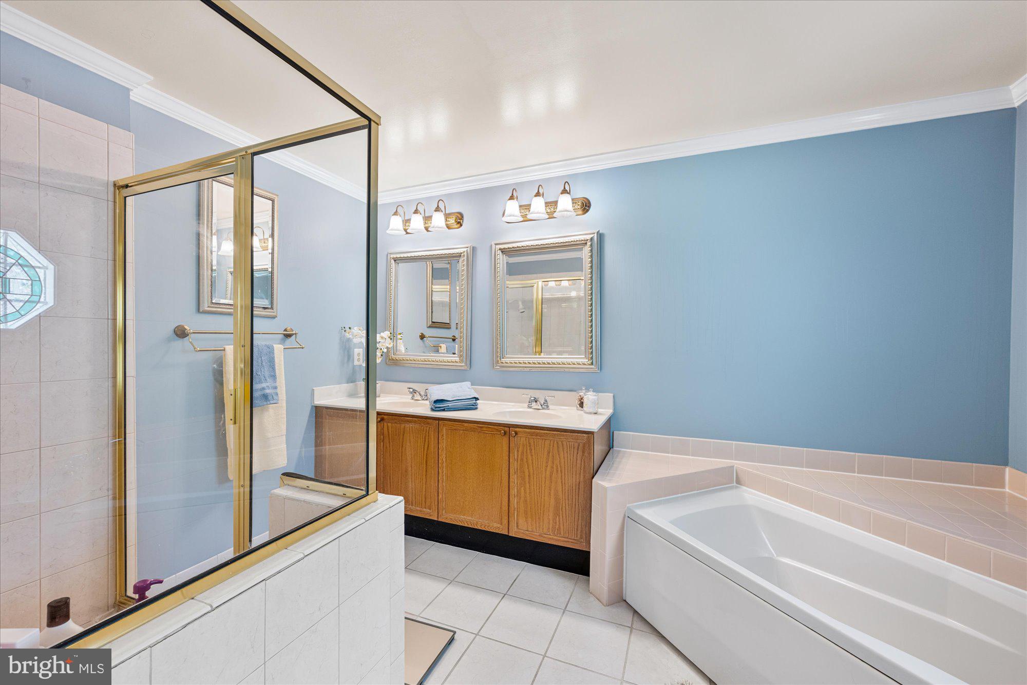 OLDE OAK RIDGE - Residential