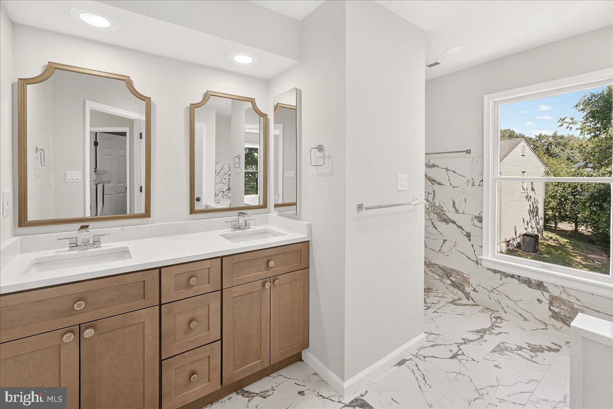 SEVEN OAKS - Residential