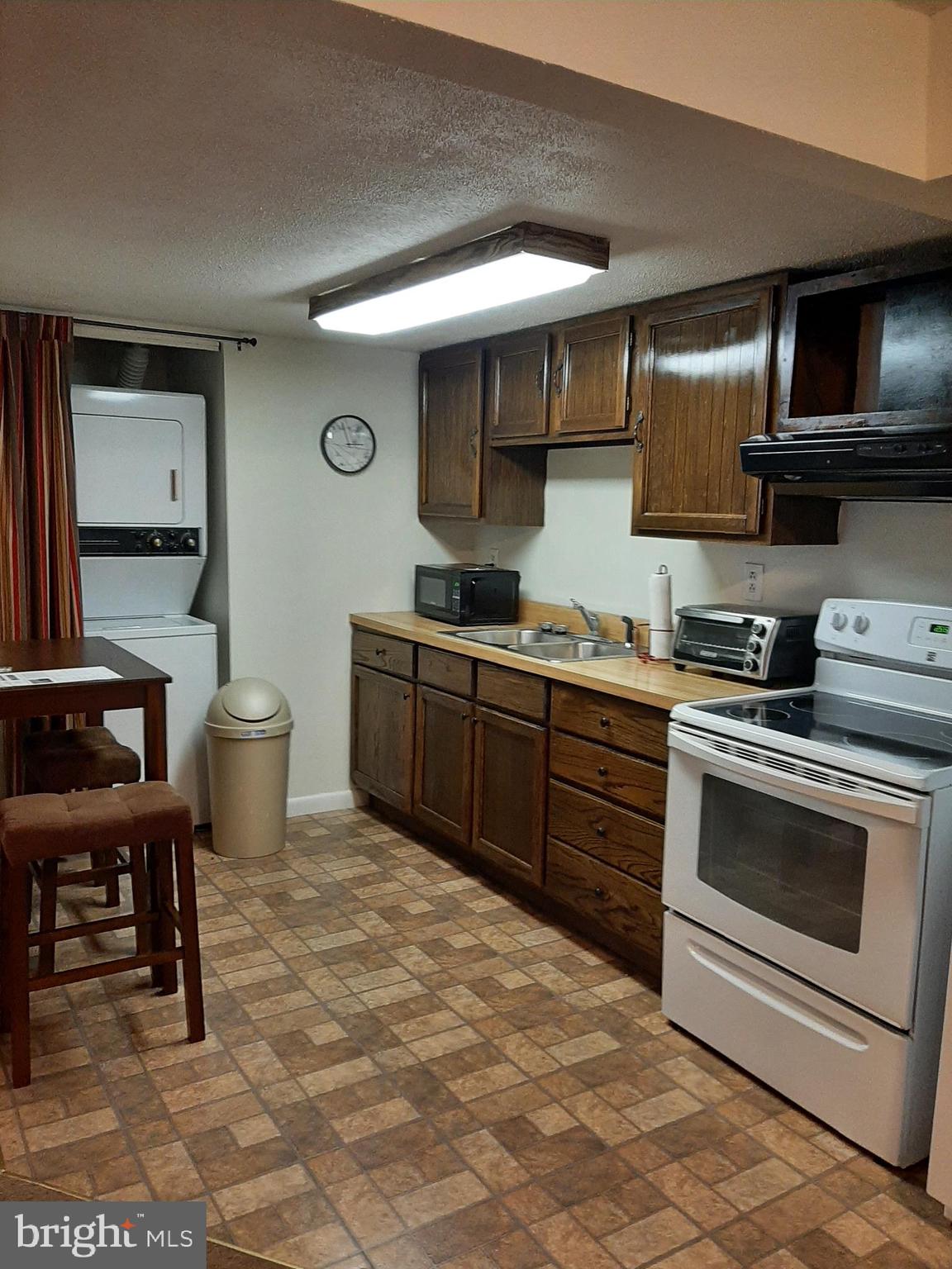 OAKHURST - Residential Lease