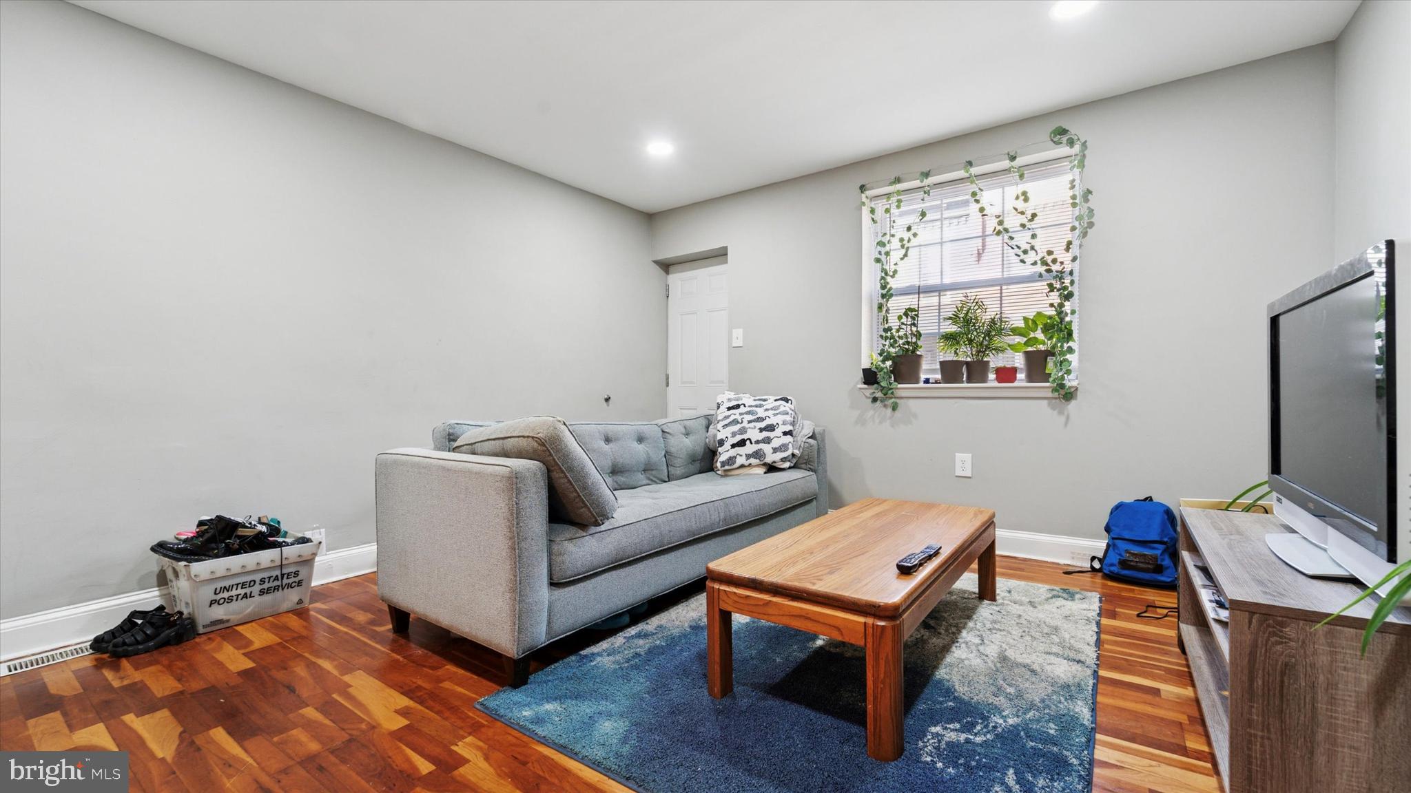 LOWER MOYAMENSING - Residential