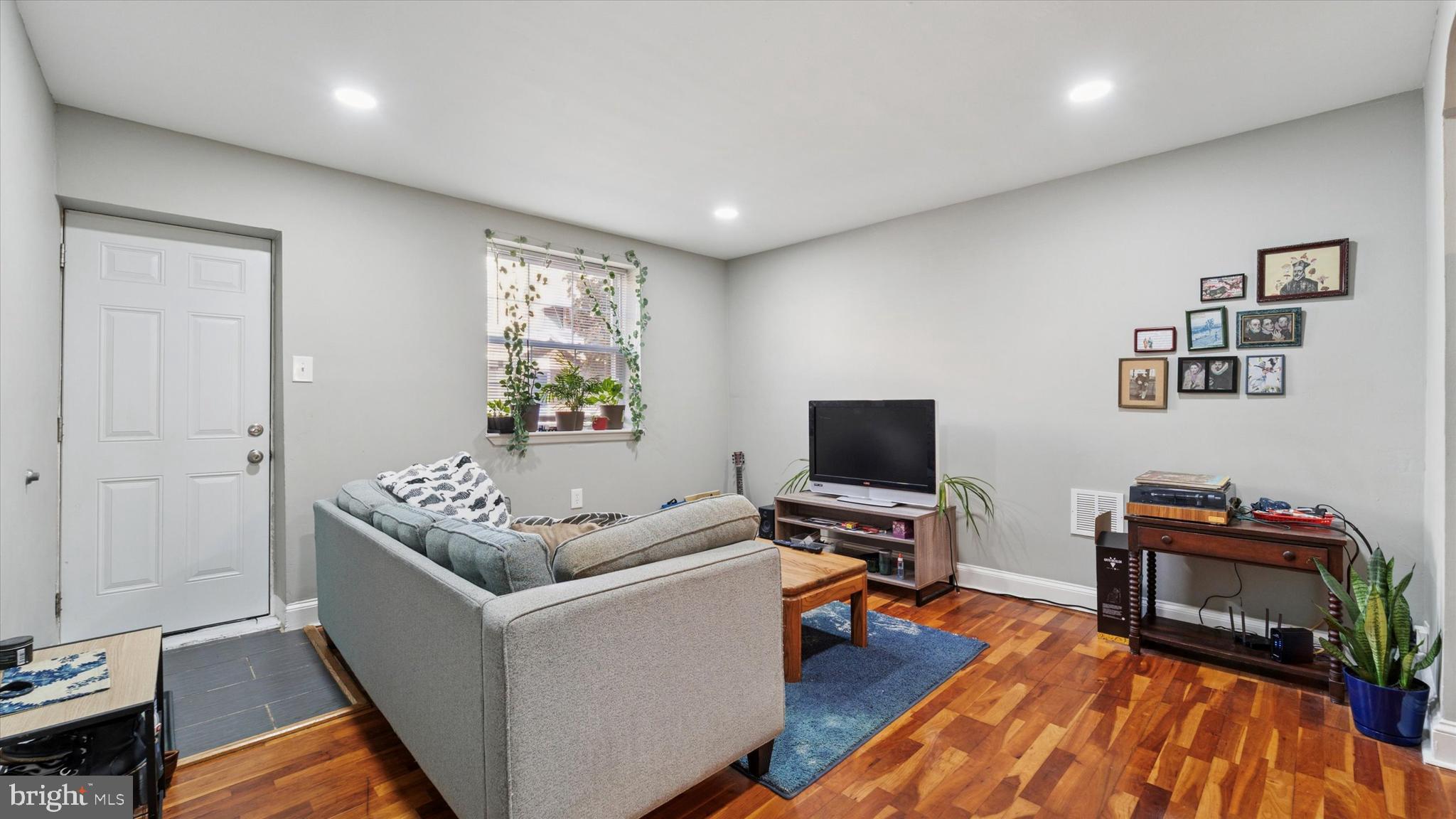 LOWER MOYAMENSING - Residential