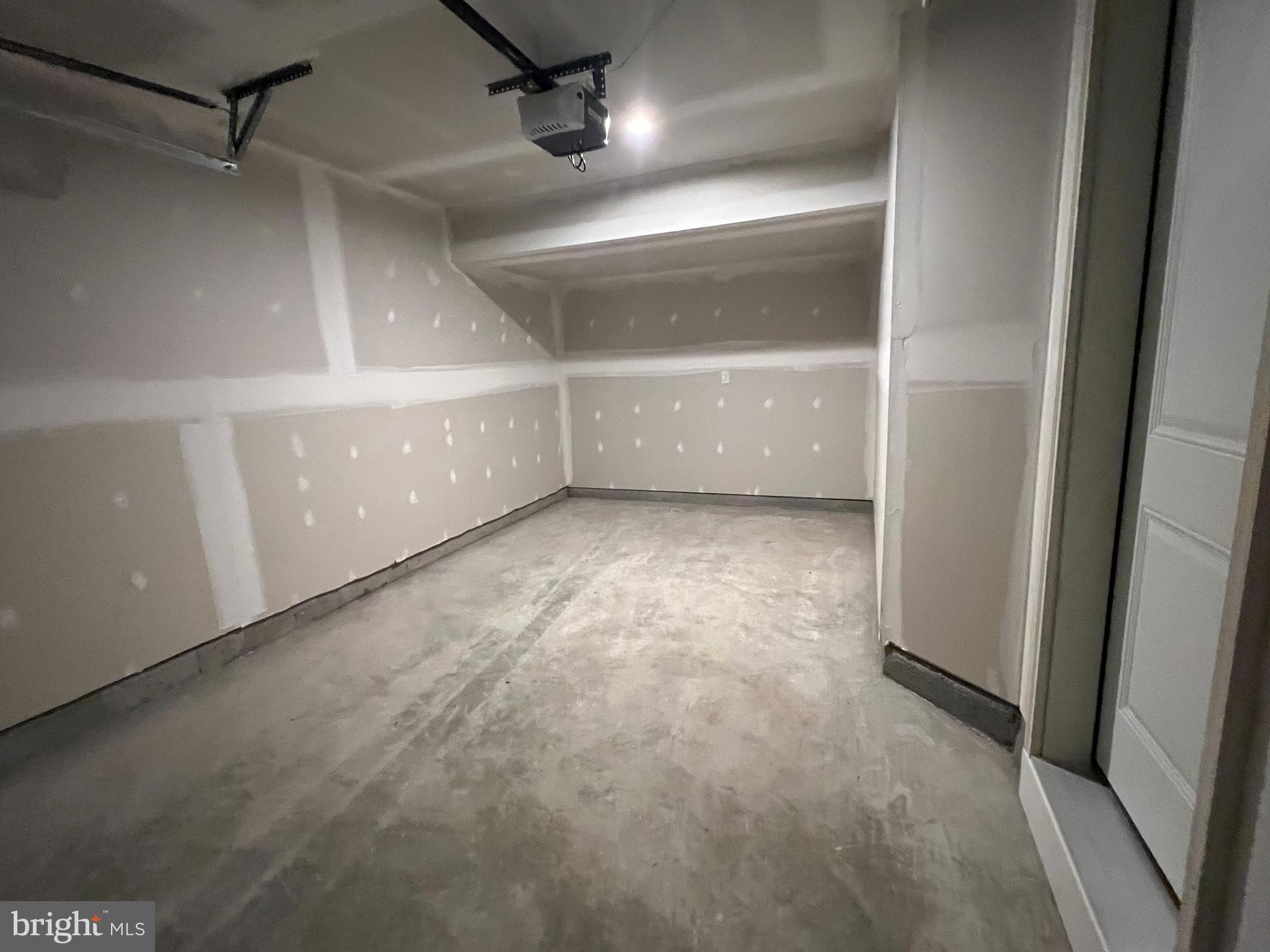 OVERLOOK AT RIVERSIDE TOWNHOMES - Residential Lease