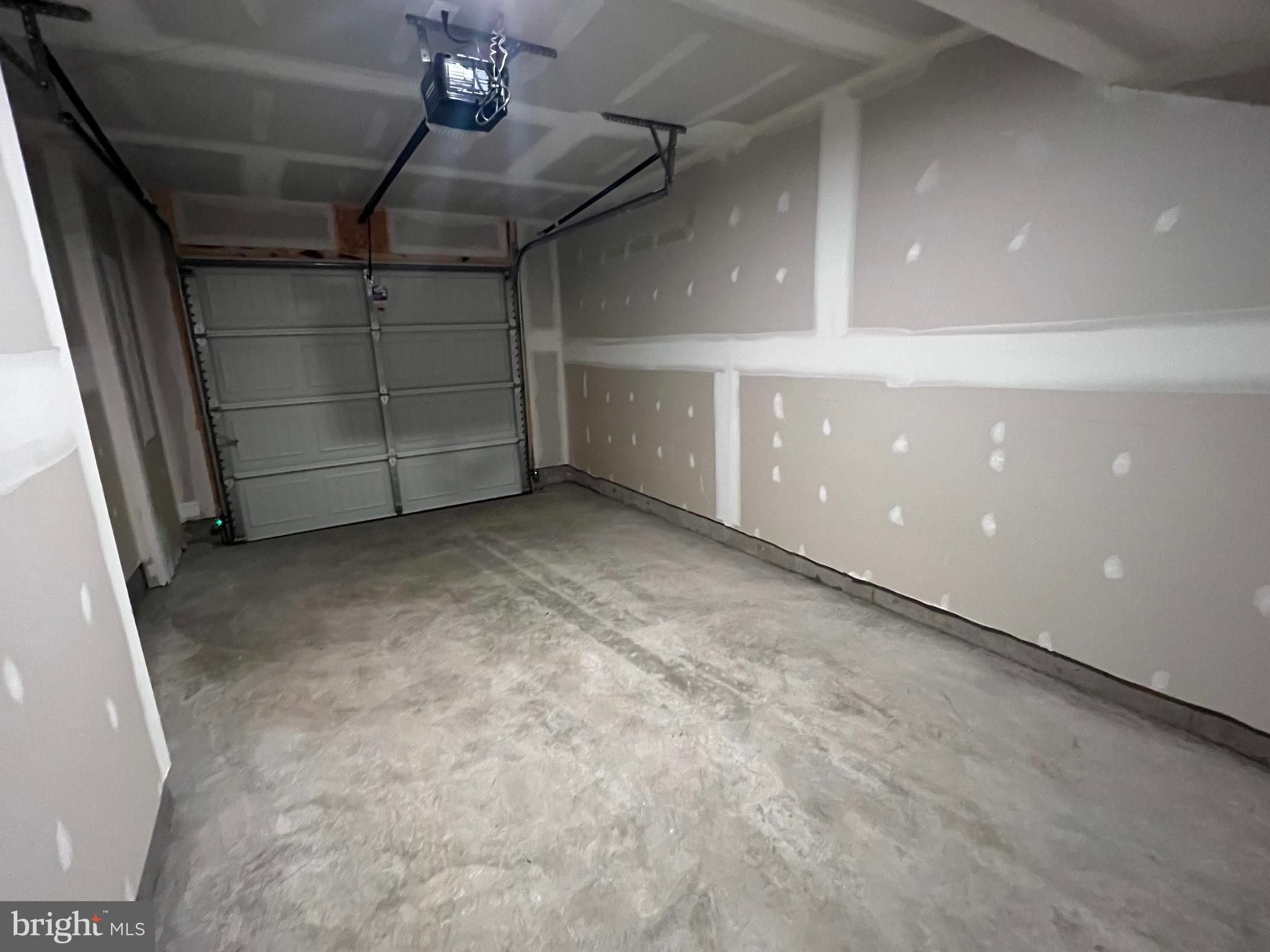 OVERLOOK AT RIVERSIDE TOWNHOMES - Residential Lease