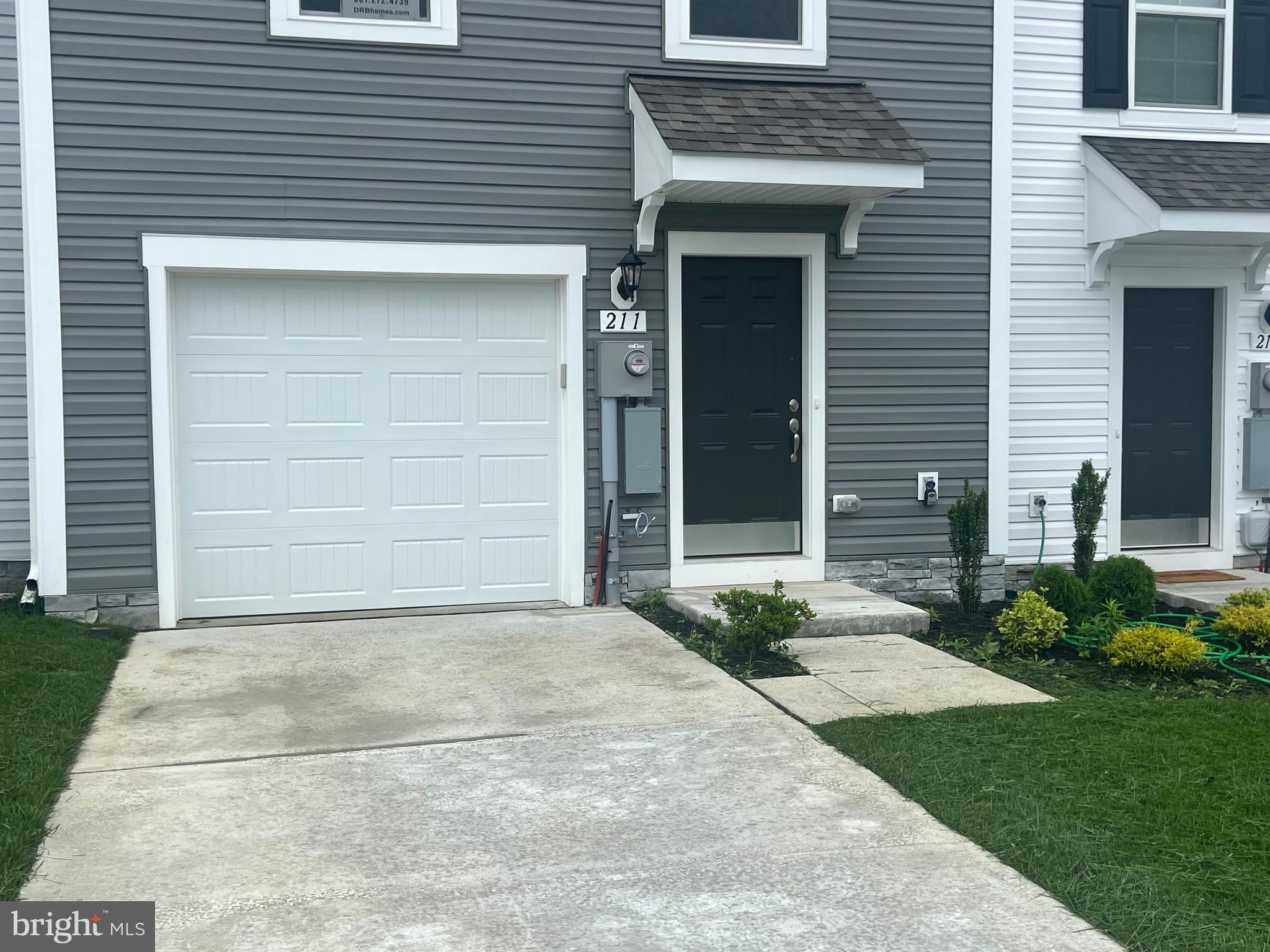 211 CLIFTON MANOR