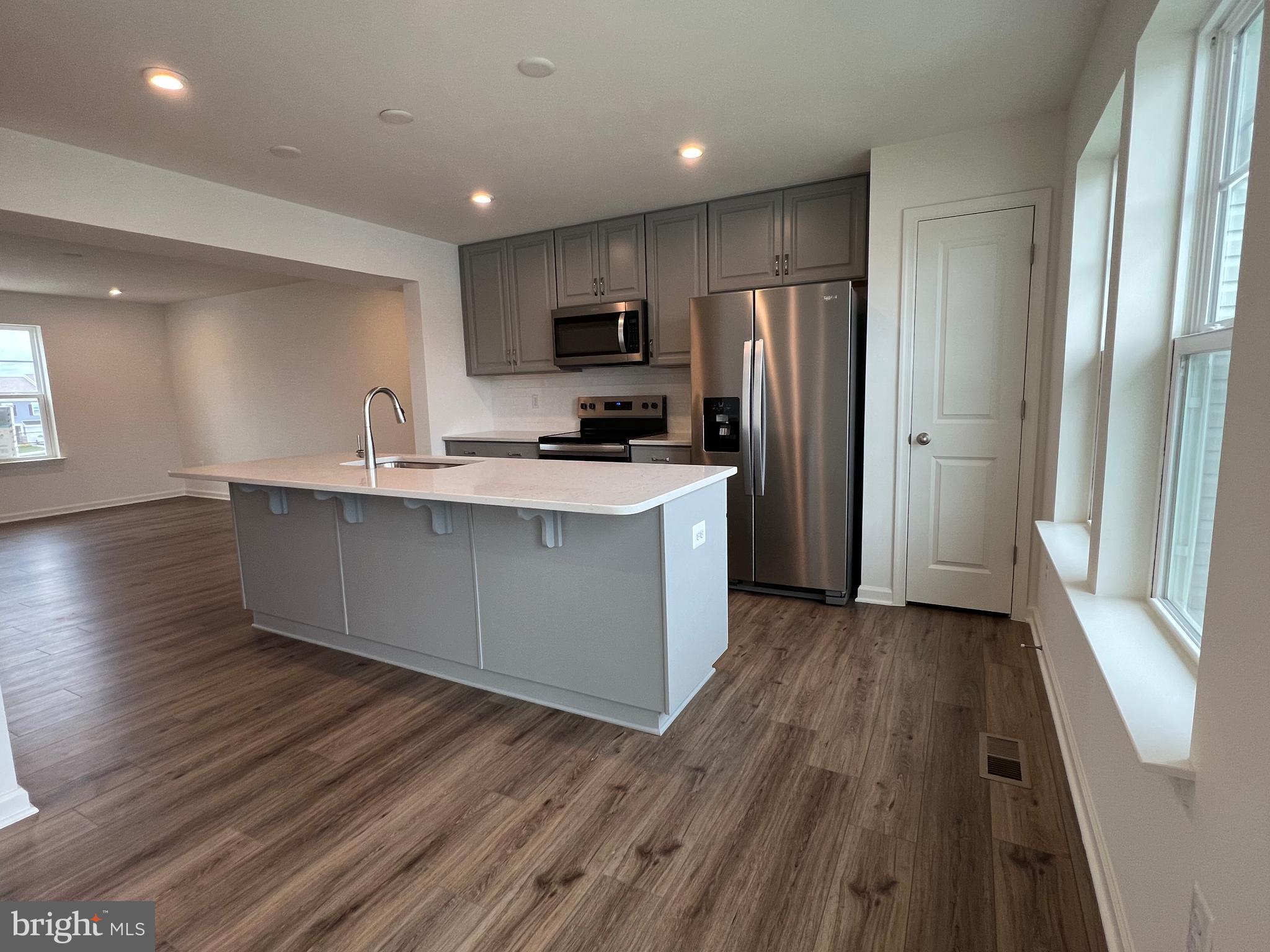 211 CLIFTON MANOR
