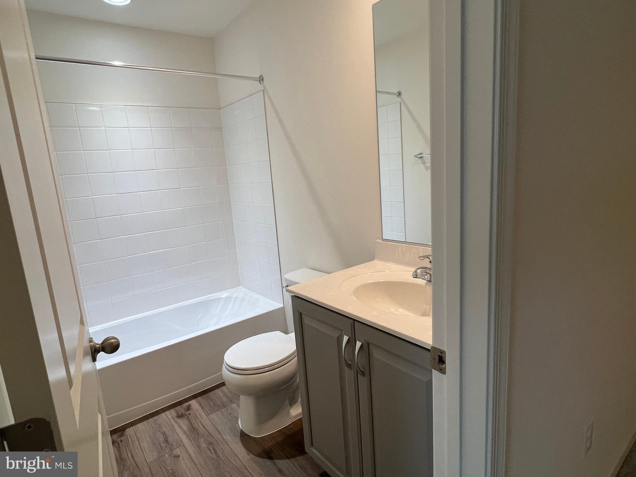 OVERLOOK AT RIVERSIDE TOWNHOMES - Residential Lease