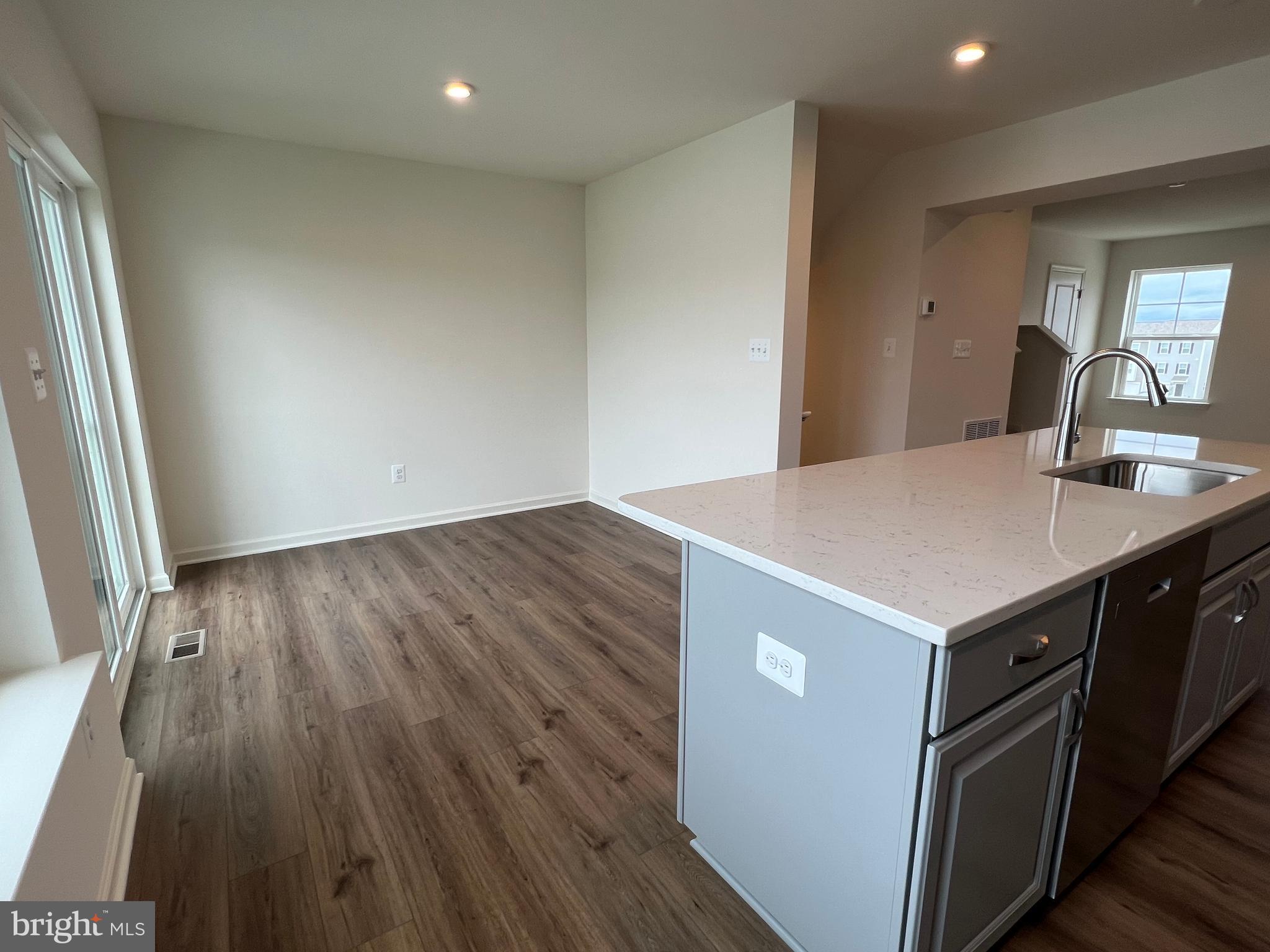 OVERLOOK AT RIVERSIDE TOWNHOMES - Residential Lease