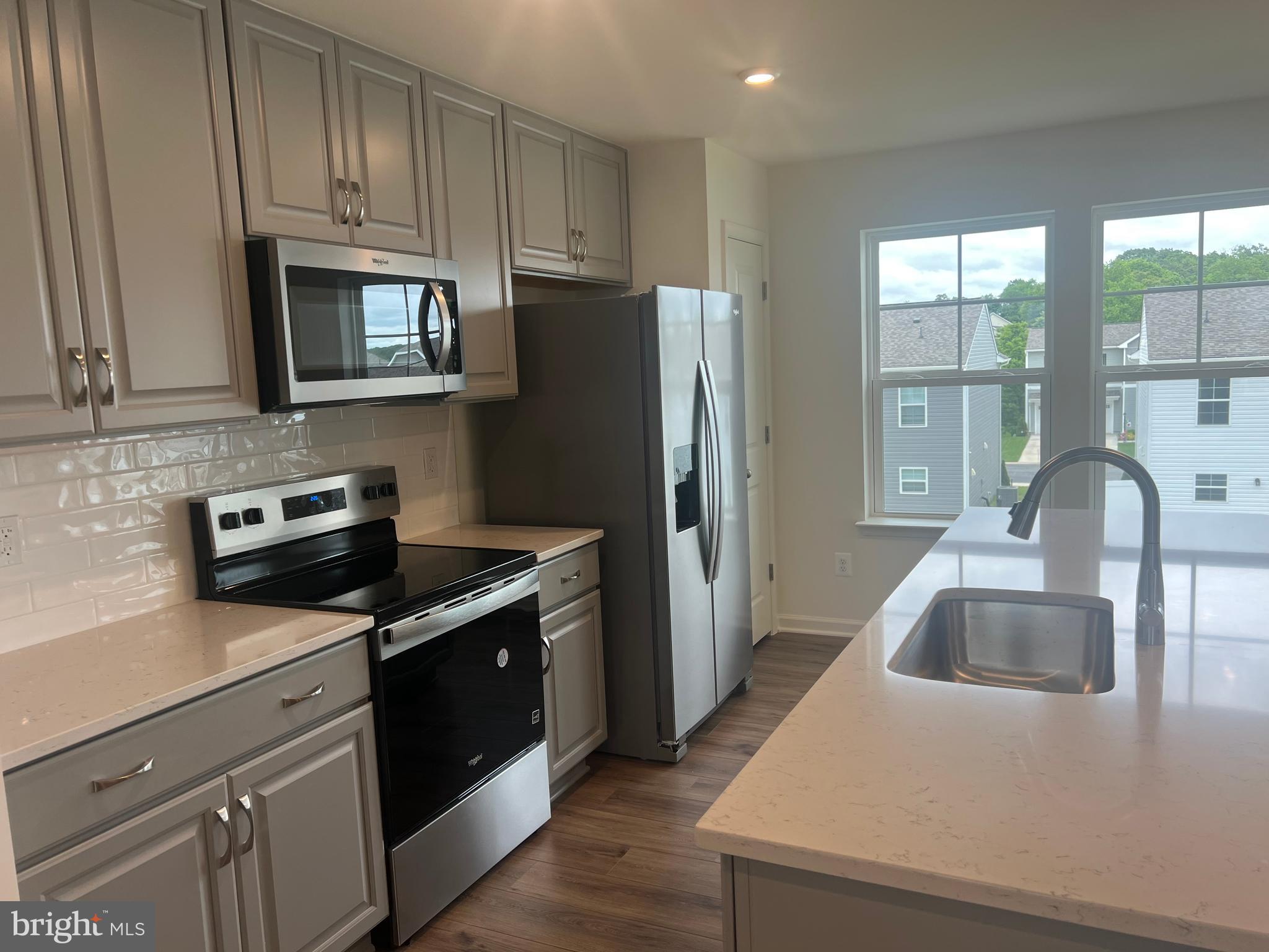 211 CLIFTON MANOR
