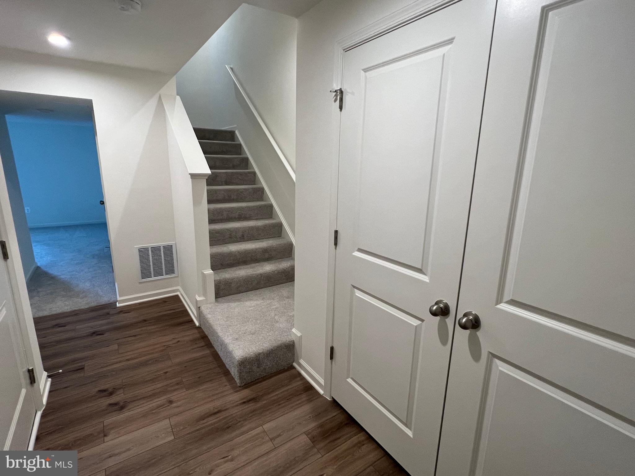 211 CLIFTON MANOR