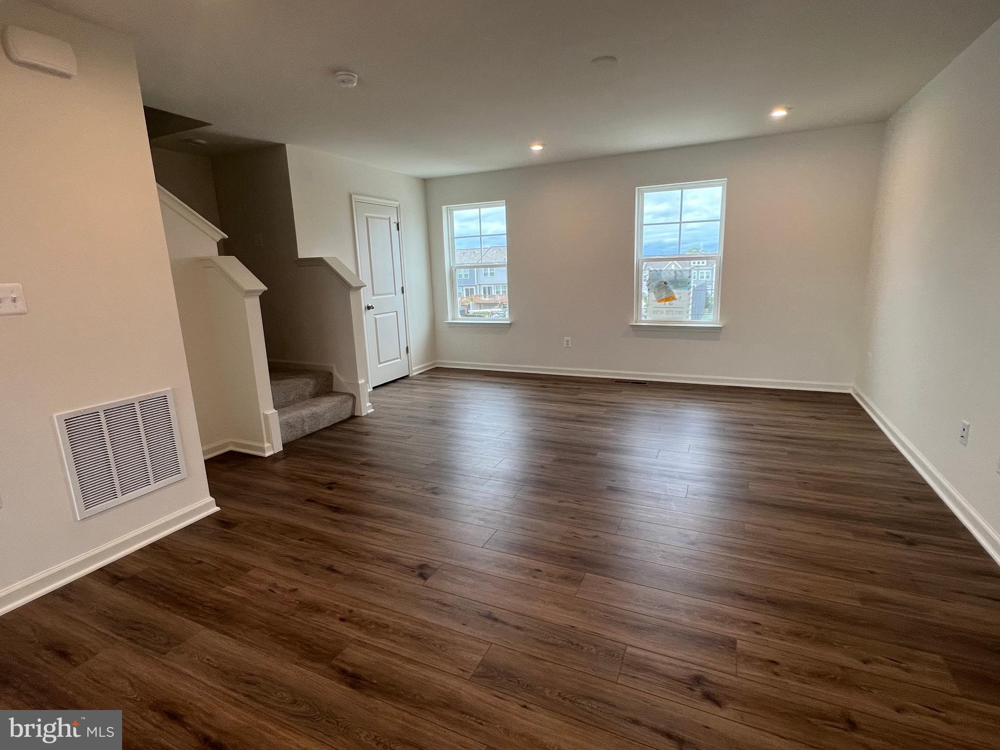 OVERLOOK AT RIVERSIDE TOWNHOMES - Residential Lease