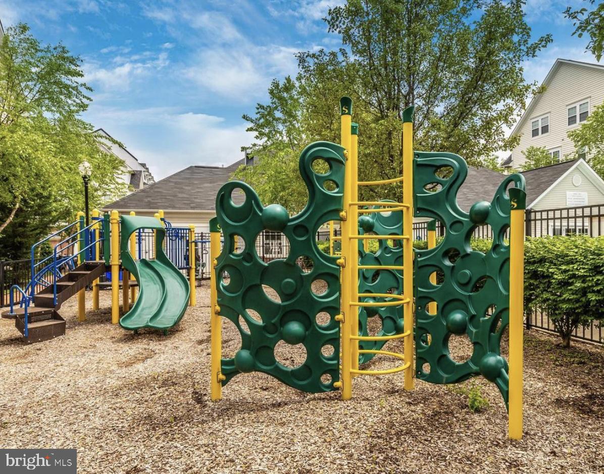 ASHMORE AT GERMANOWN COMMUNITY - Residential