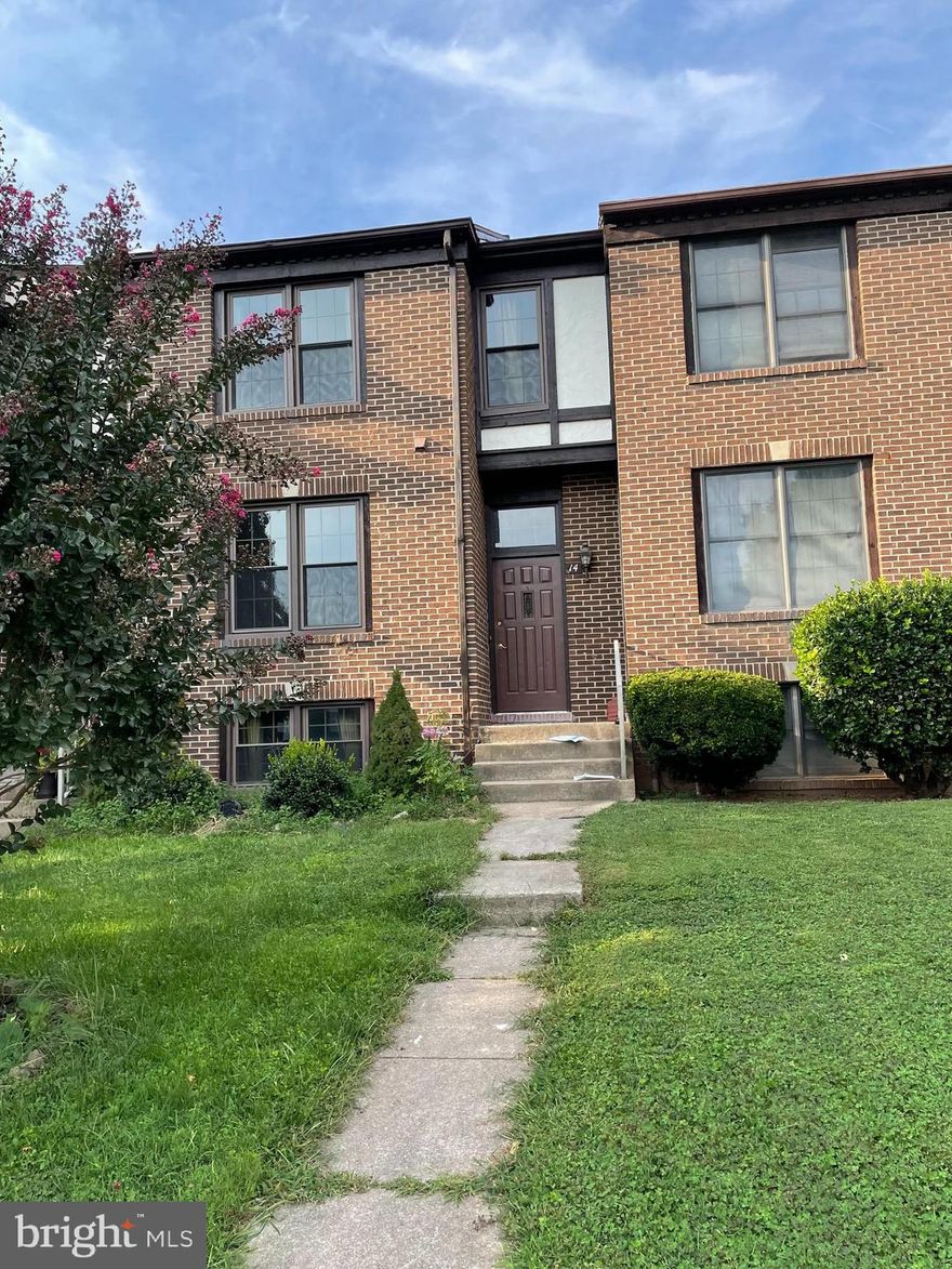 Price Reduced! Immaculate 4 bedrooms with 3 full/ 1 half bathroom town homes at great location with excellent schools. Close to stores, restaurants medical centers, bus service and all major travel routes.
, hardwood floors; granite countertop in kitchen; fully finished walk out basement with the 4th bedroom, full bath, laundry room, and family room. Much storage spaces. Ready for immediate occupancy. No pets ,  prefer a longer lease,   and good credits (740 +) only. Please remove shoes or use shoe covers. Turn of all lights and make sure all doors and windows are locked.