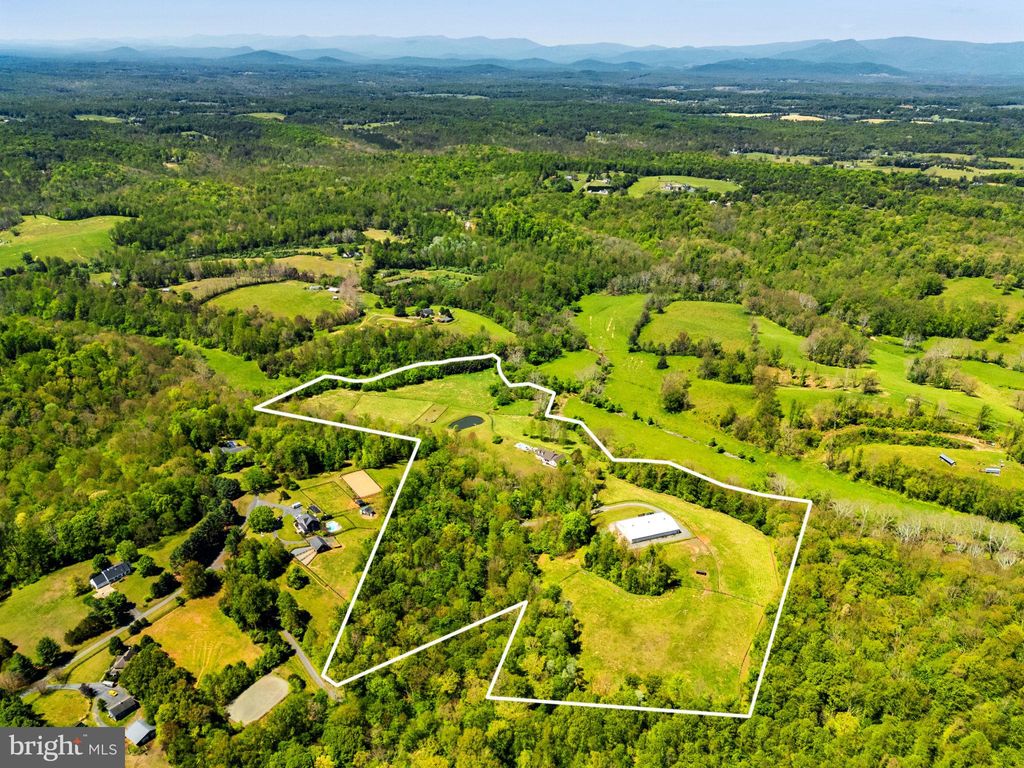 Photo of 7312 Oak Lane, MARSHALL, VA 20115 (MLS # VAFQ2021666)