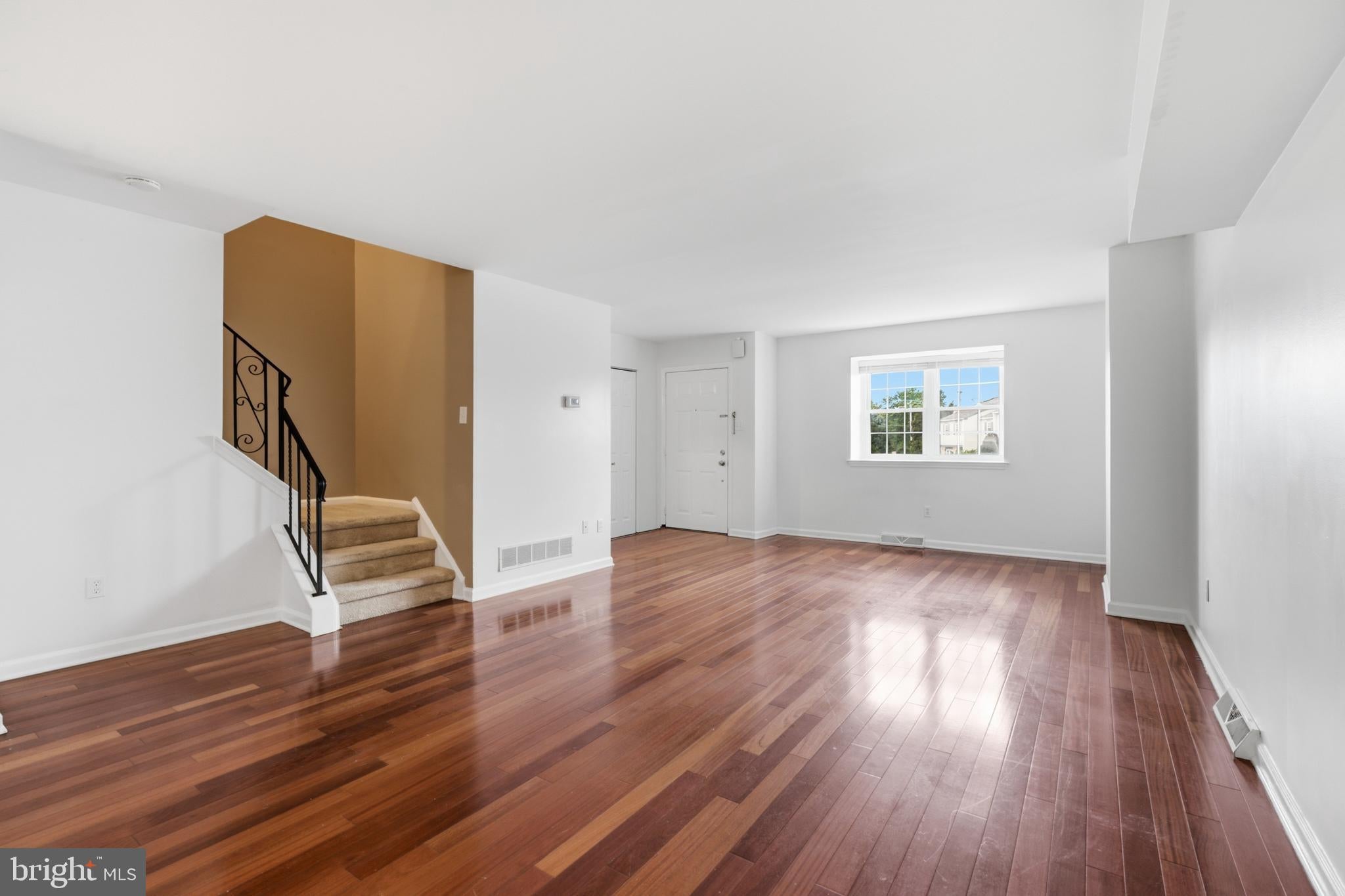 235 LAWNDALE AVENUE