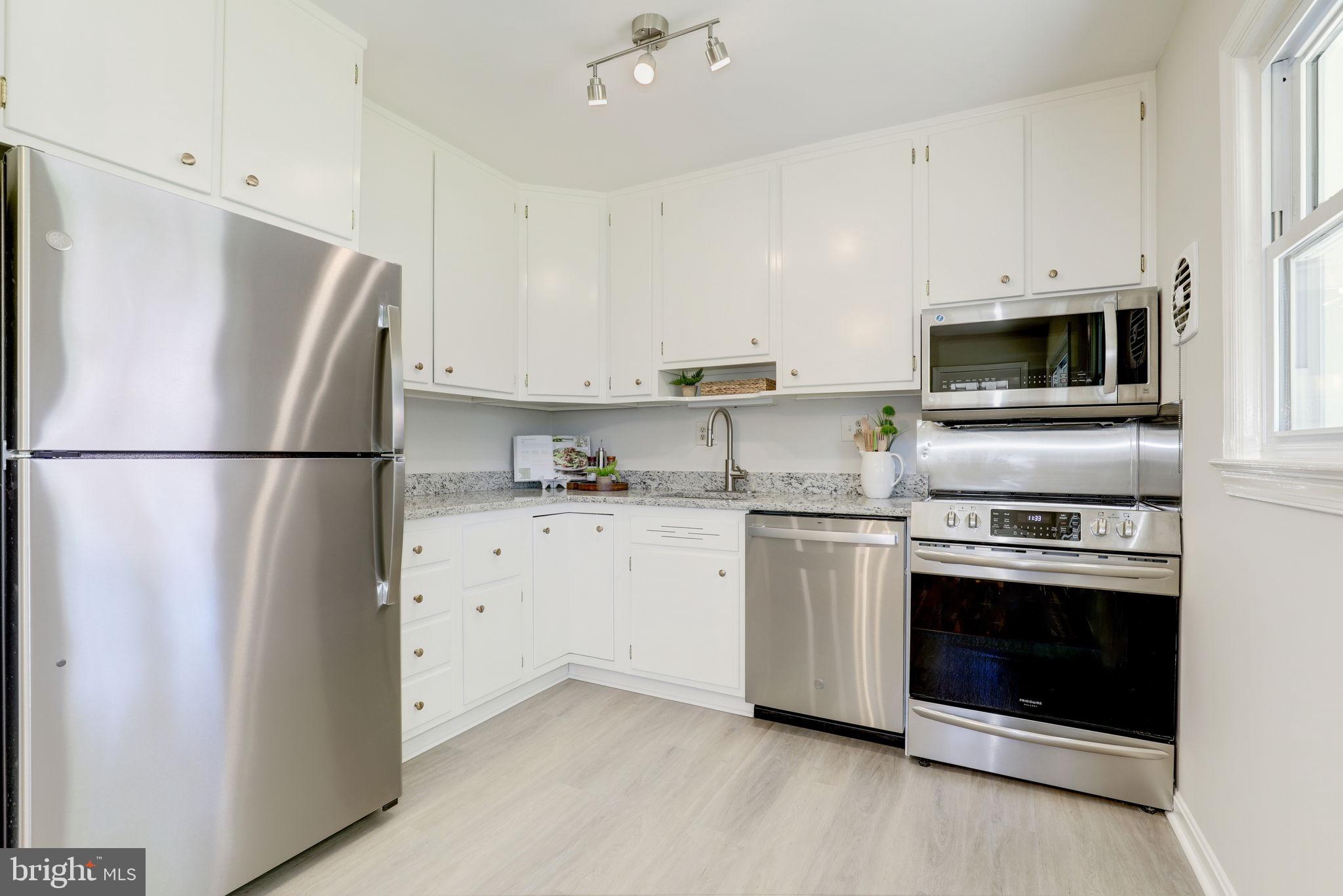 ROBINDALE - Residential