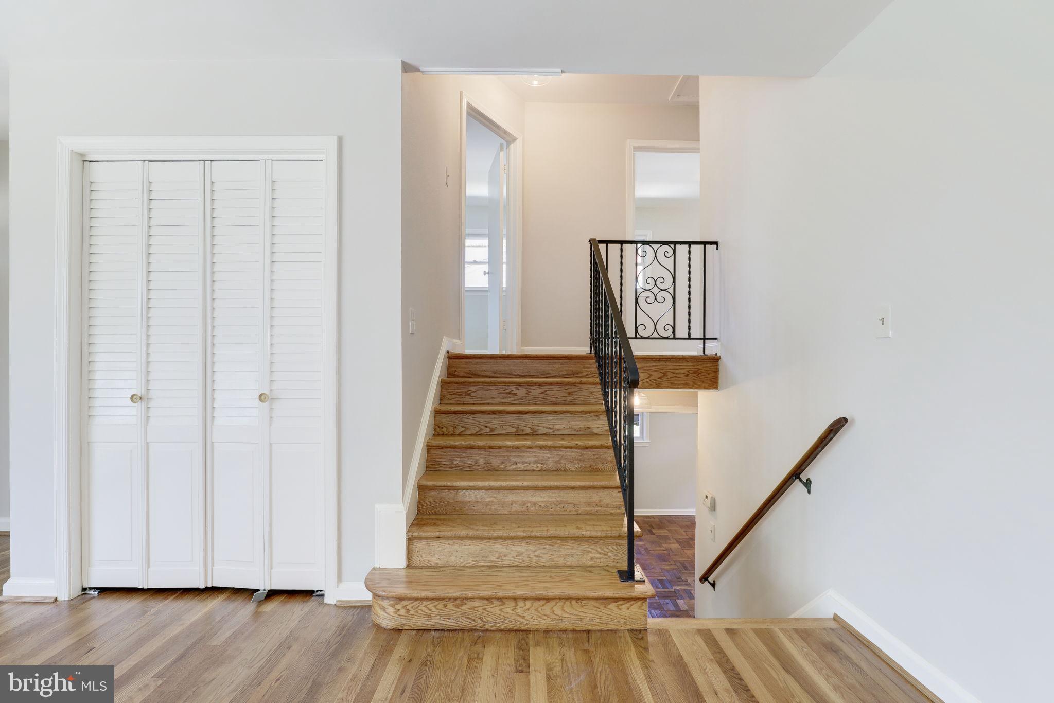 ROBINDALE - Residential