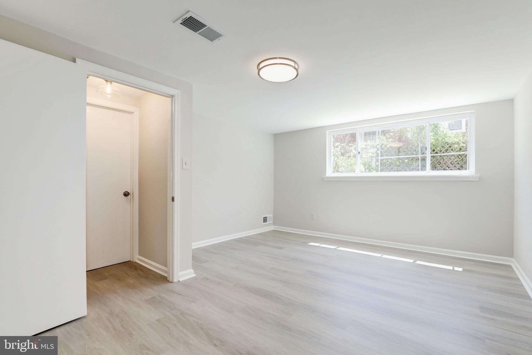 ROBINDALE - Residential