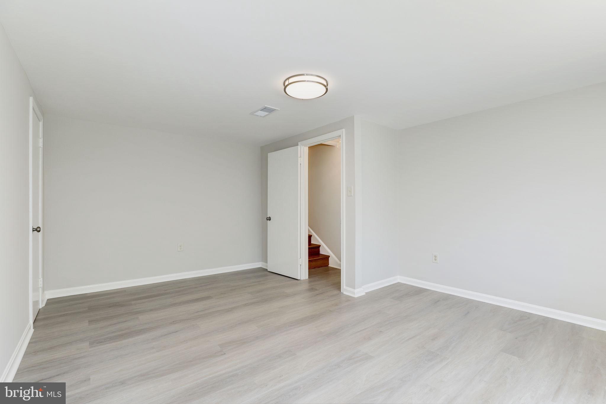 ROBINDALE - Residential