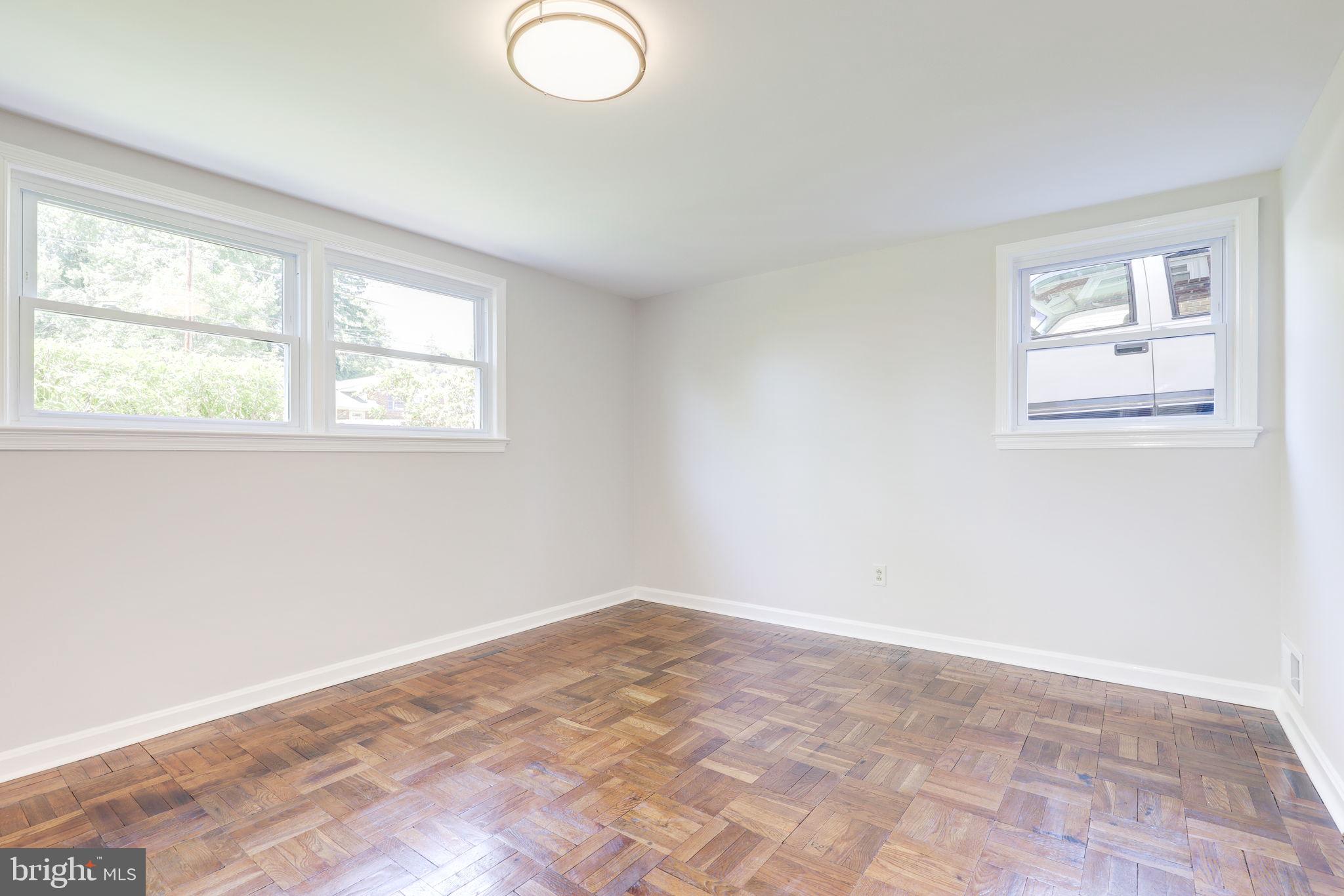 ROBINDALE - Residential