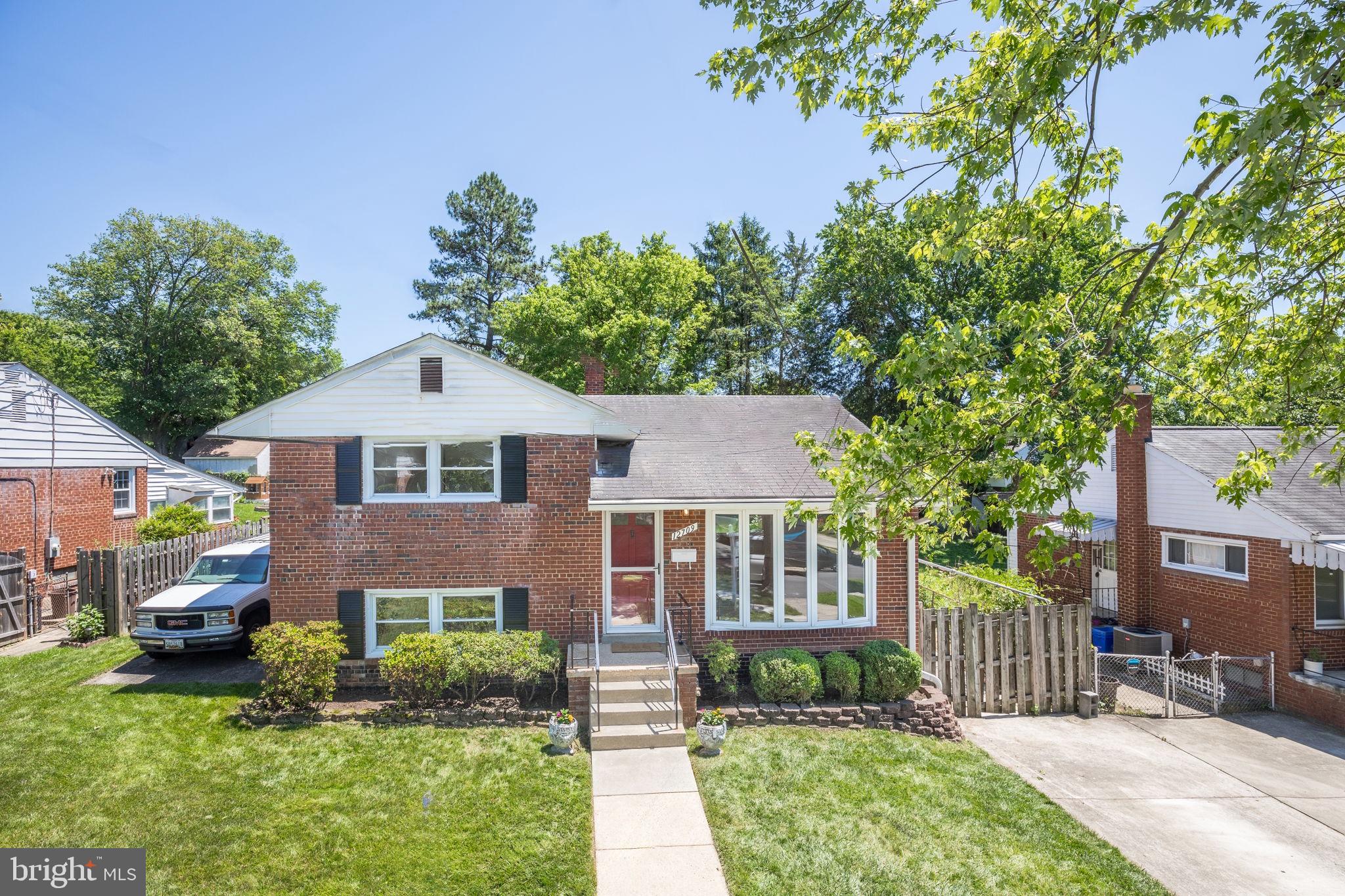 ROBINDALE - Residential