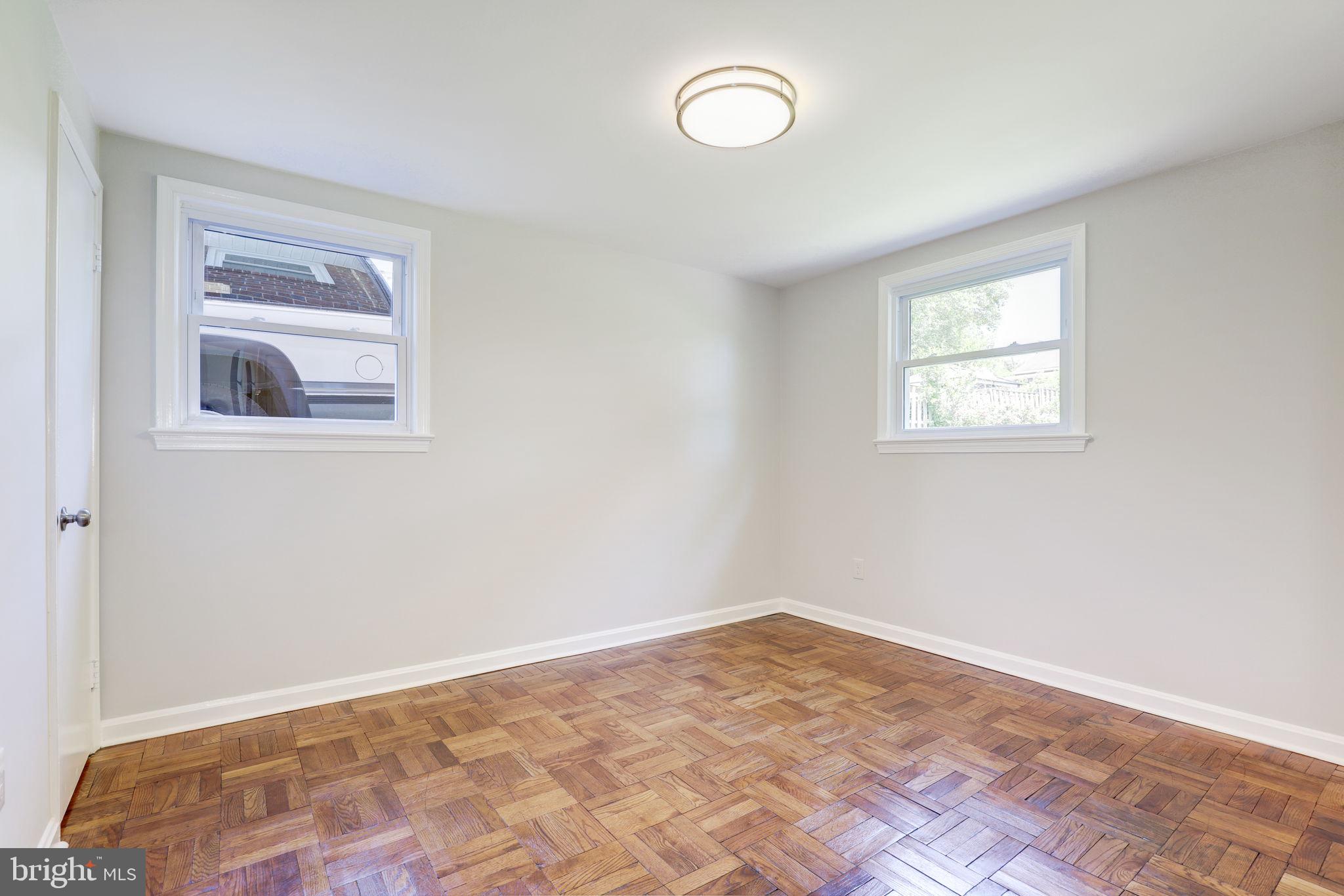 ROBINDALE - Residential