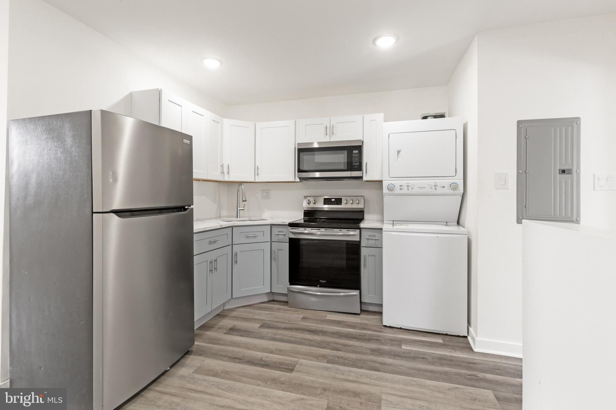 2550 KENSINGTON AVENUE 3