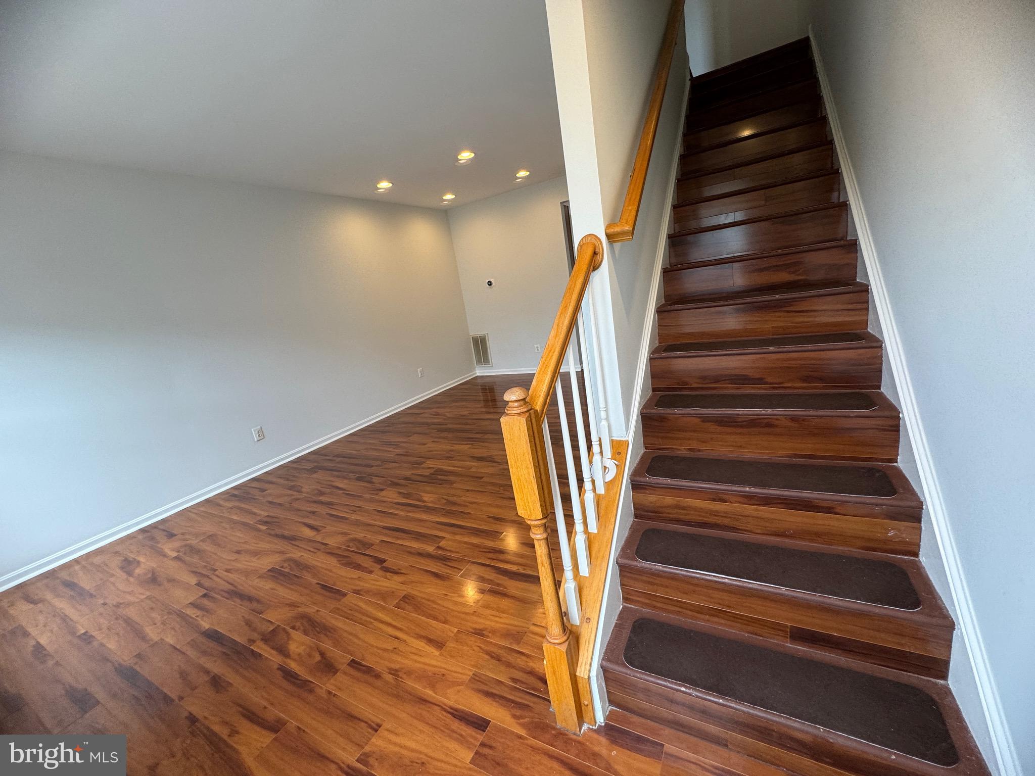 BARR HILL AT INVERNESS - Residential Lease