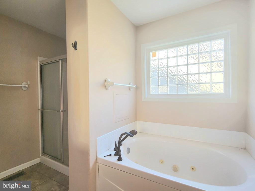 CAPTAIN'S COVE - Residential