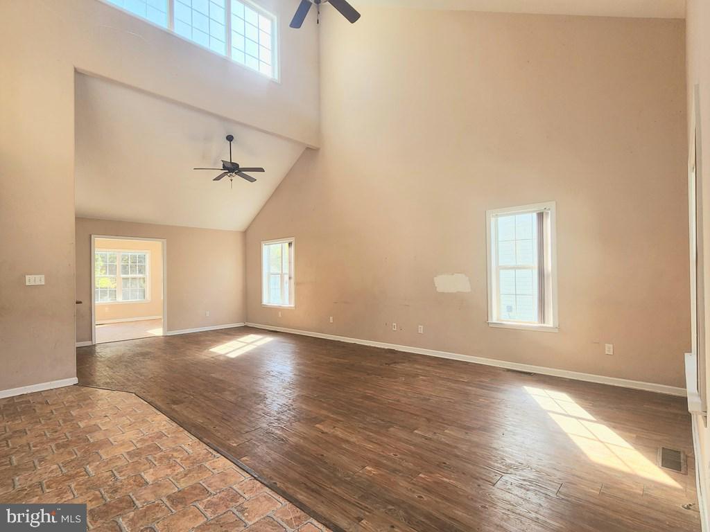 CAPTAIN'S COVE - Residential