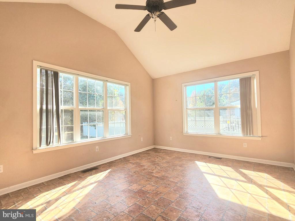 CAPTAIN'S COVE - Residential