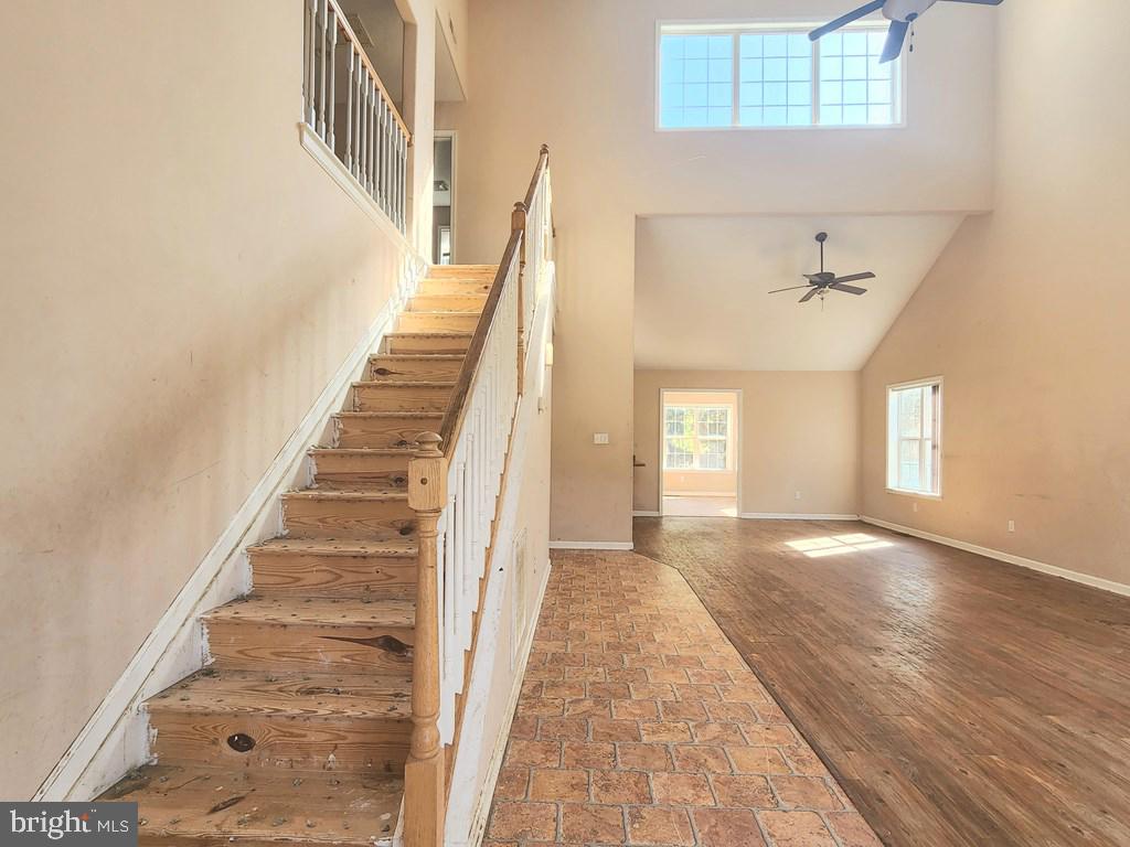 CAPTAIN'S COVE - Residential