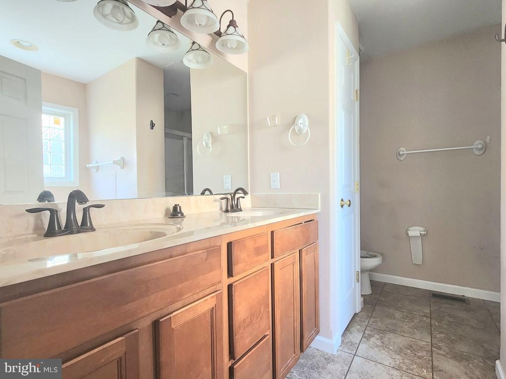 CAPTAIN'S COVE - Residential