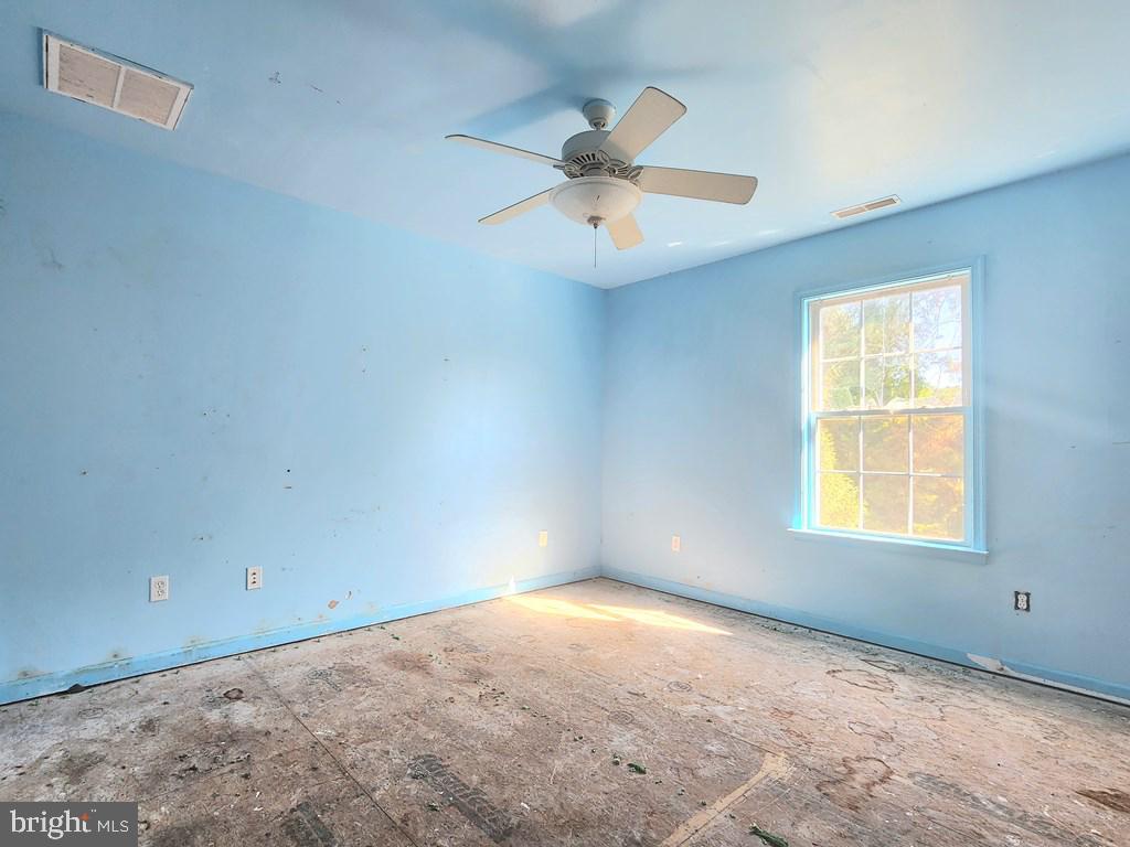 CAPTAIN'S COVE - Residential