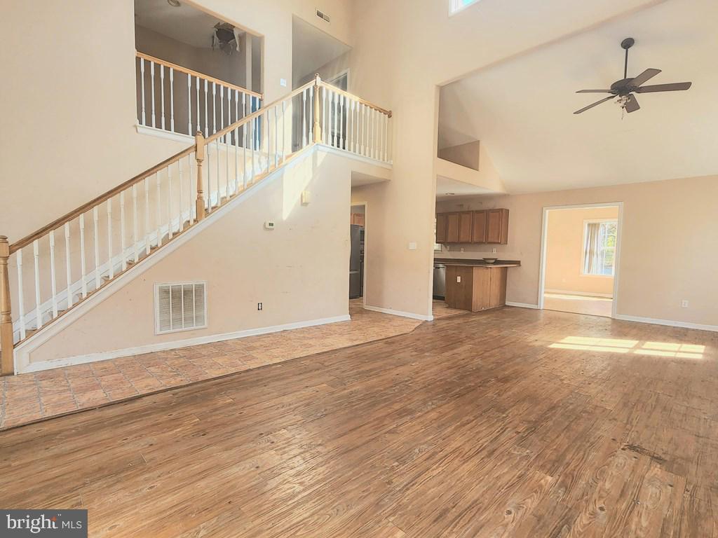 CAPTAIN'S COVE - Residential