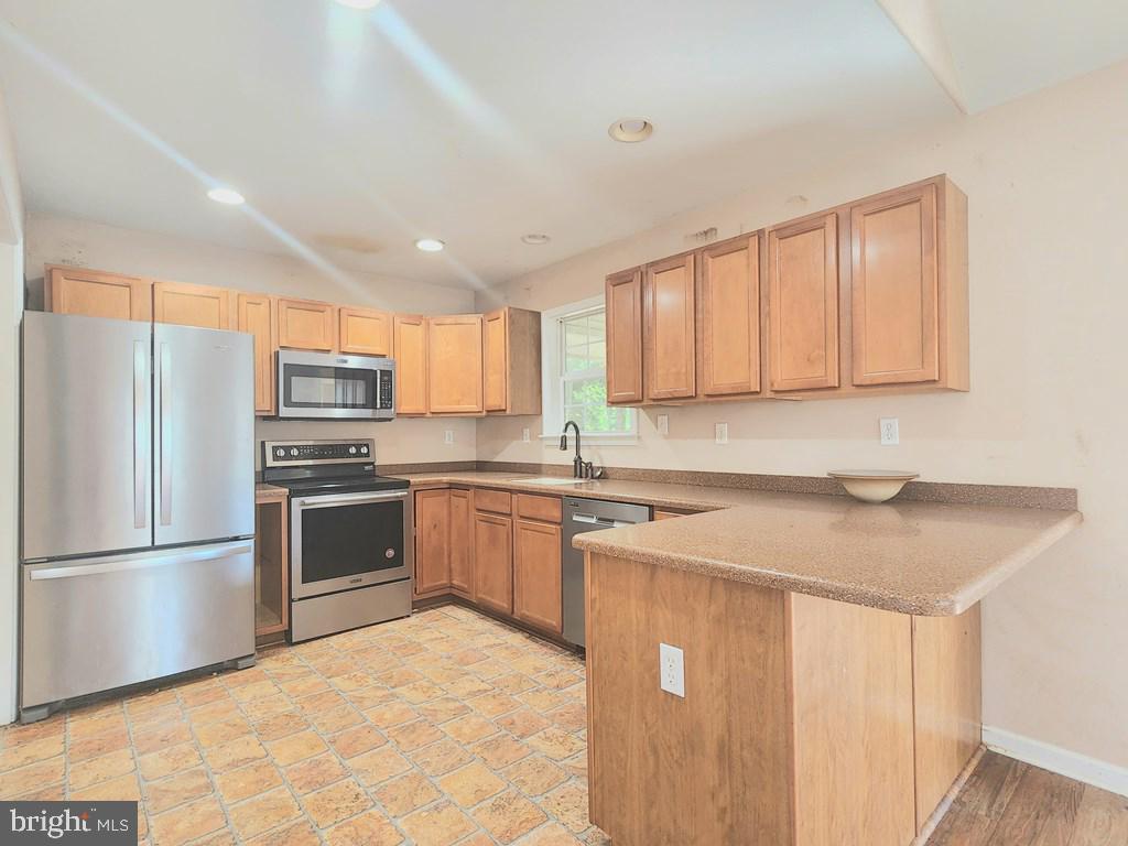 CAPTAIN'S COVE - Residential