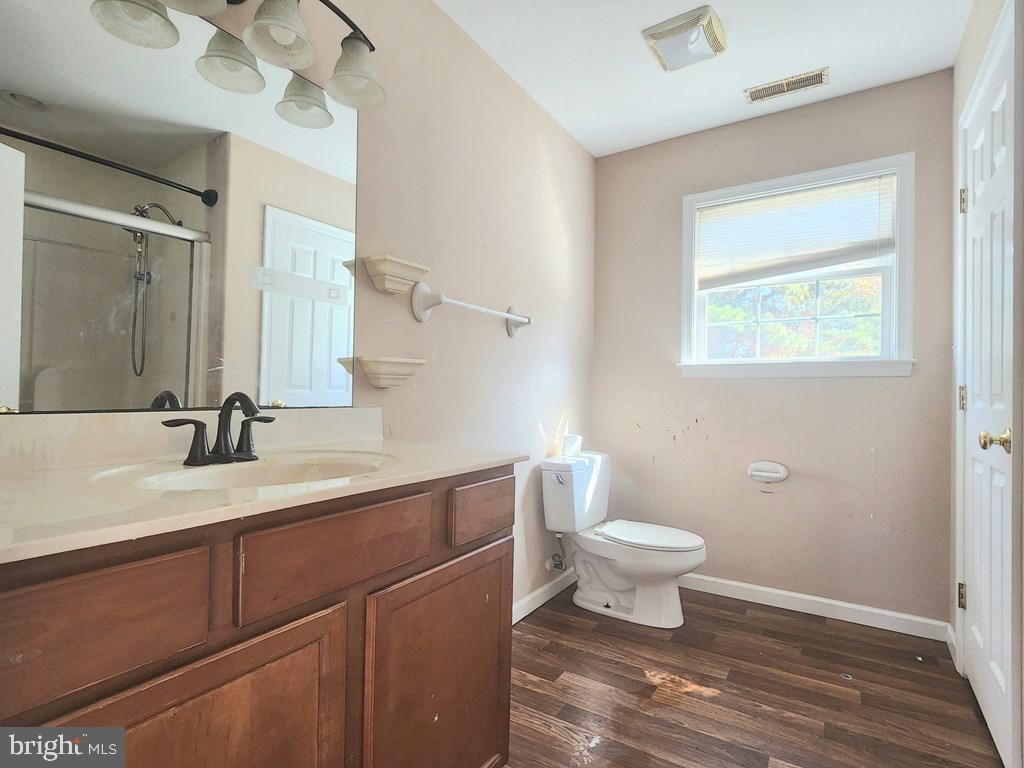 CAPTAIN'S COVE - Residential