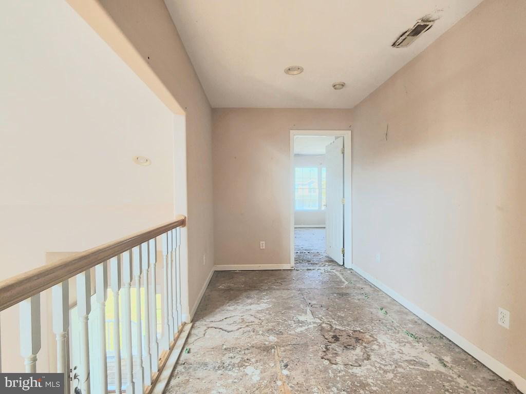 CAPTAIN'S COVE - Residential